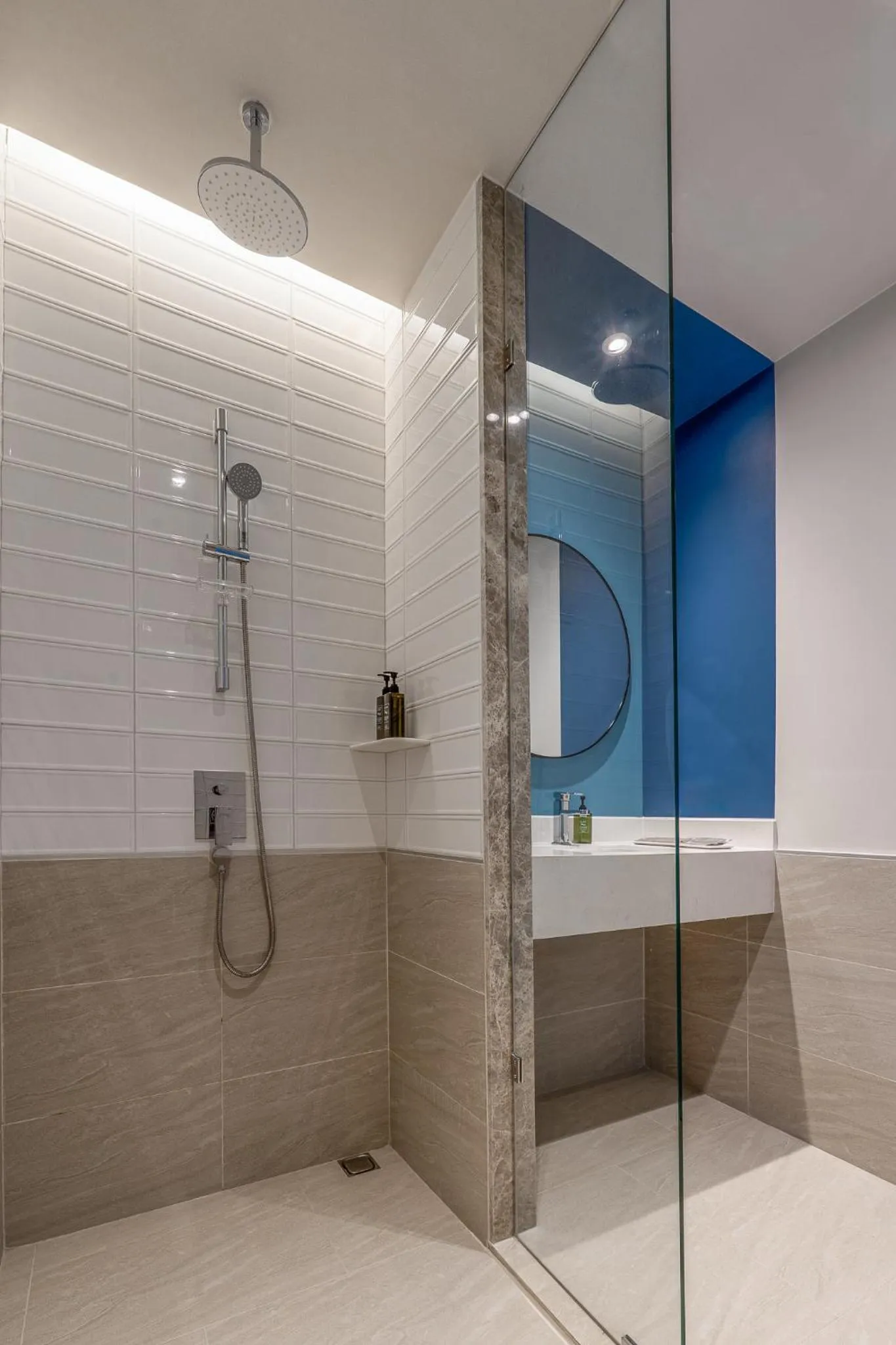 Shower in The Quarter Ramkhamhaeng by UHG