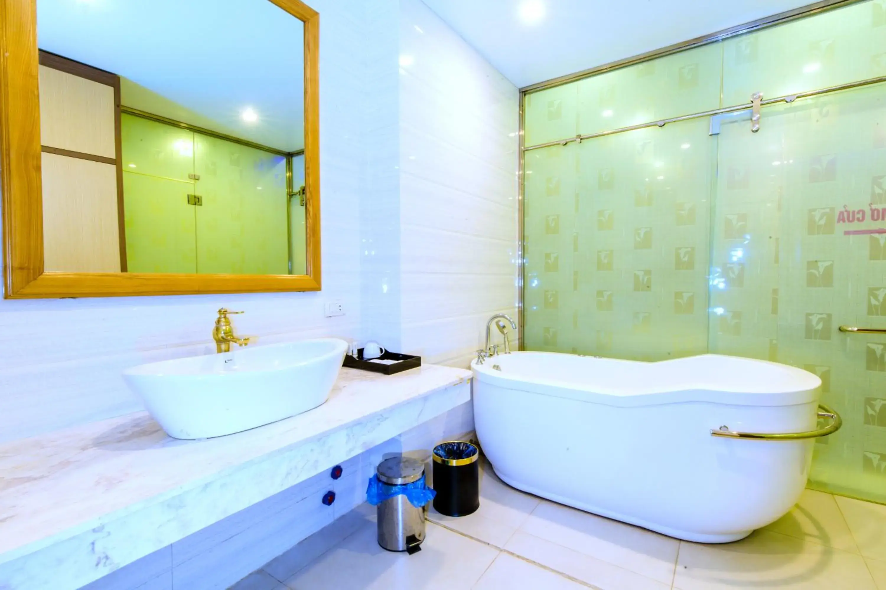 Family Room with Bath in Hoa Dao Hotel Family Room with Bath in Hoa Dao Hotel