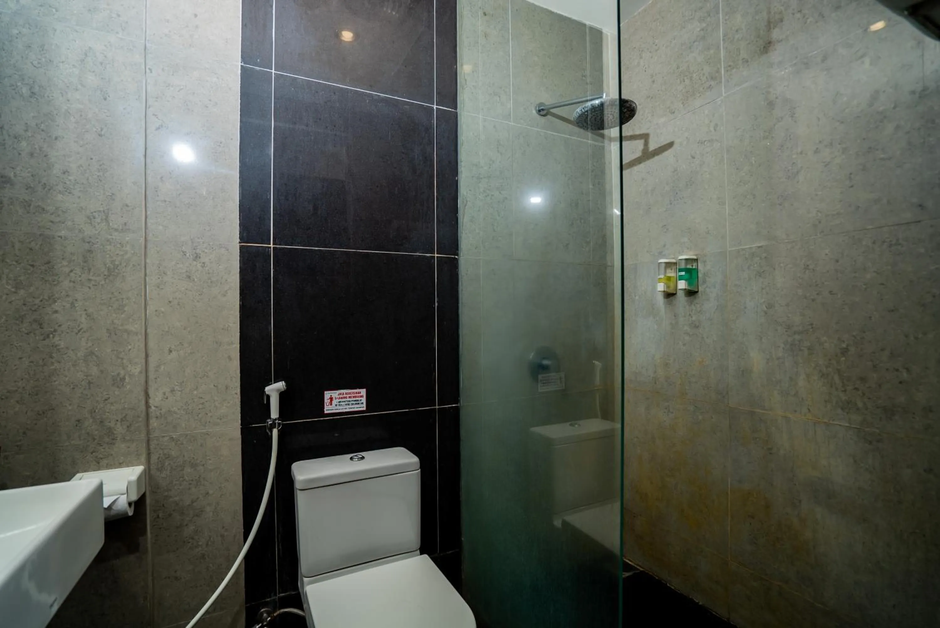 Shower in Hotel Blambangan