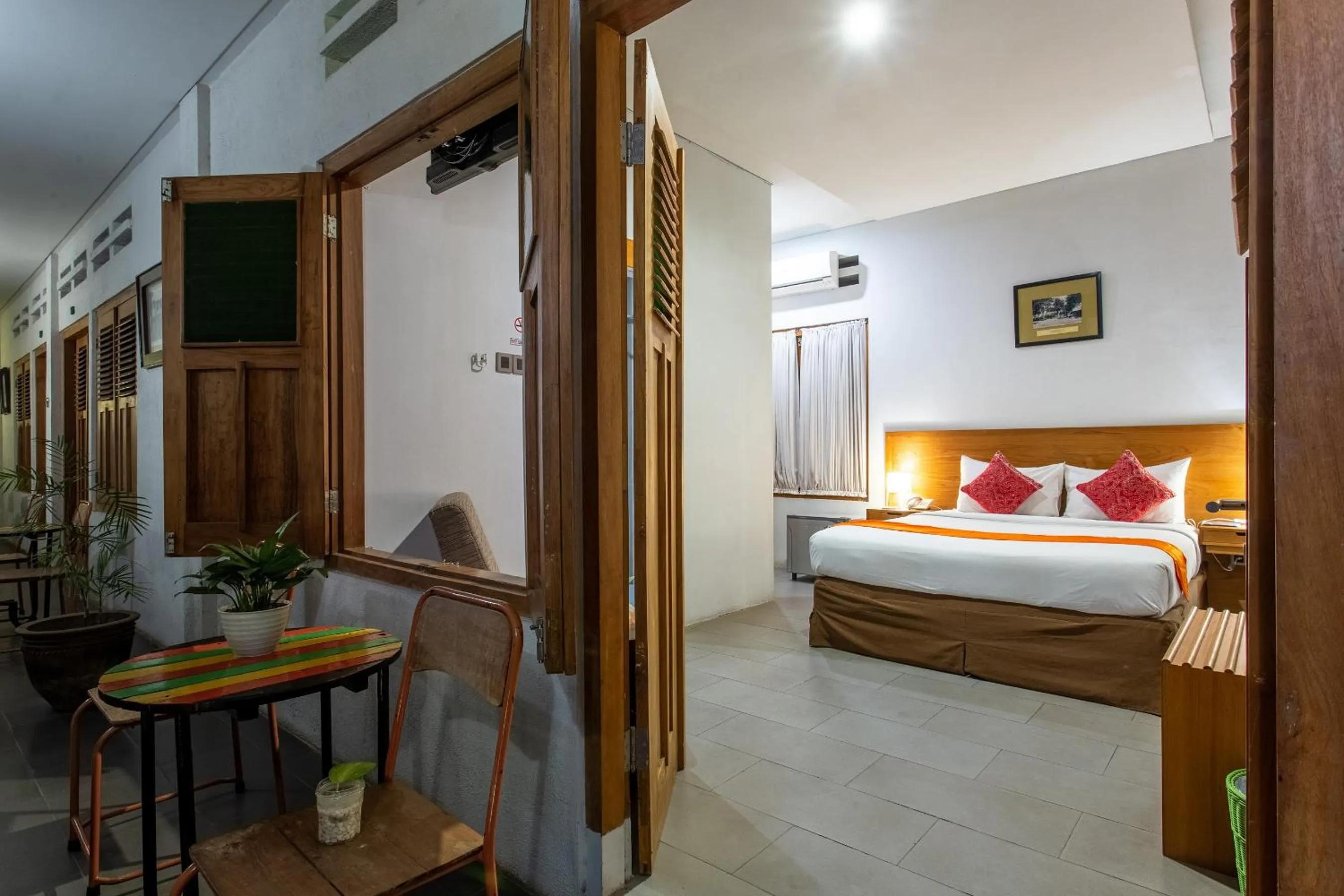 Seating area, Bed in Hotel Blambangan