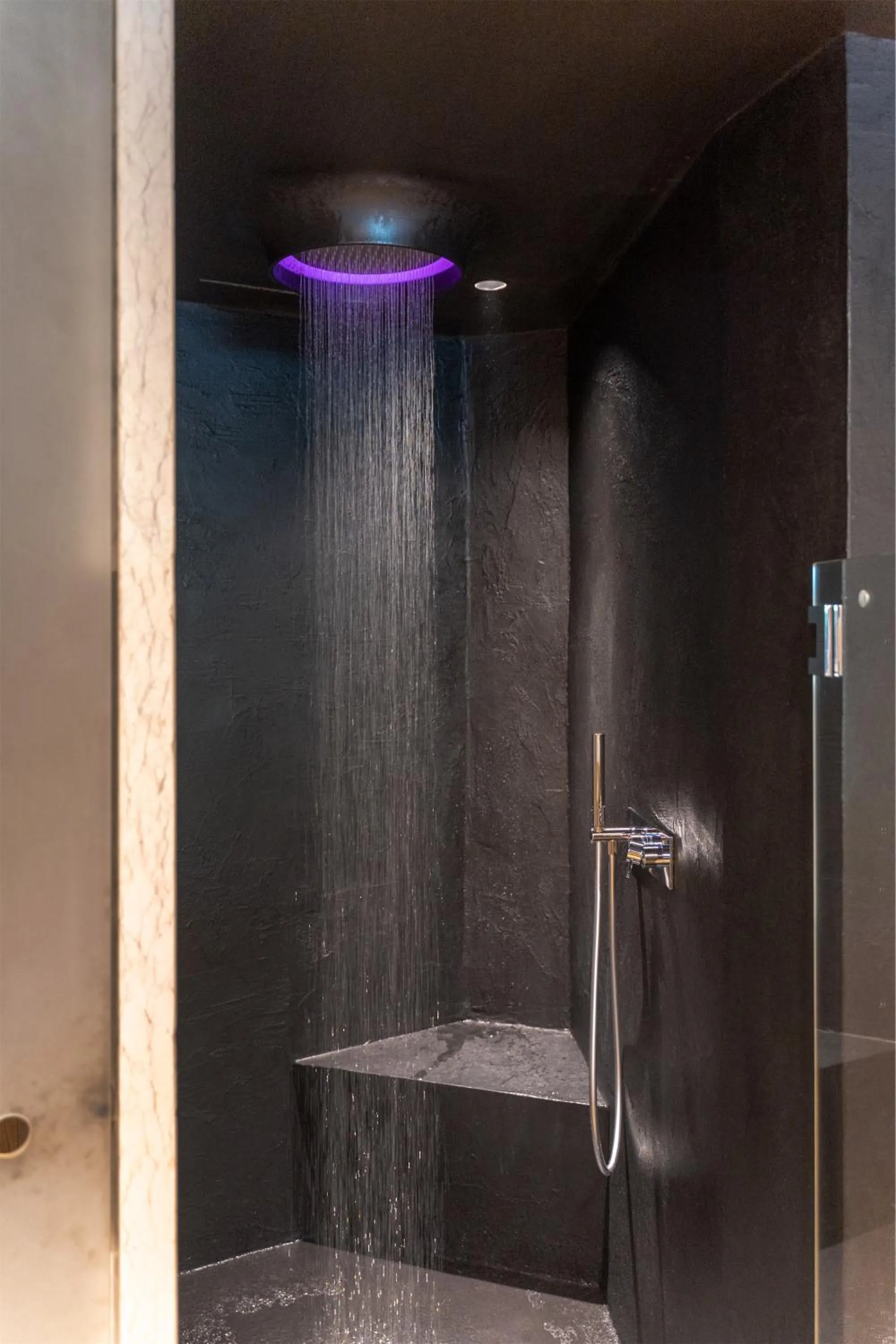 Shower in Ambienthotel PrimaLuna 3S