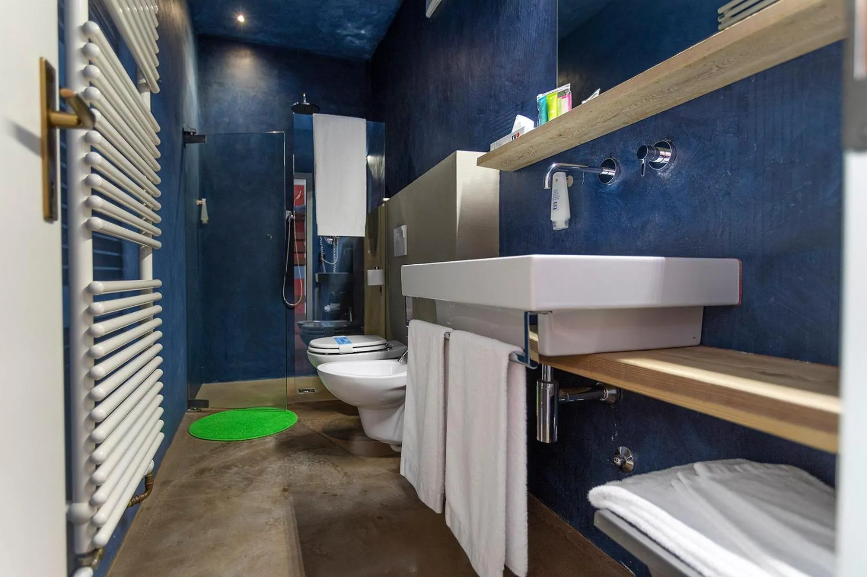 Shower in Ambienthotel PrimaLuna 3S