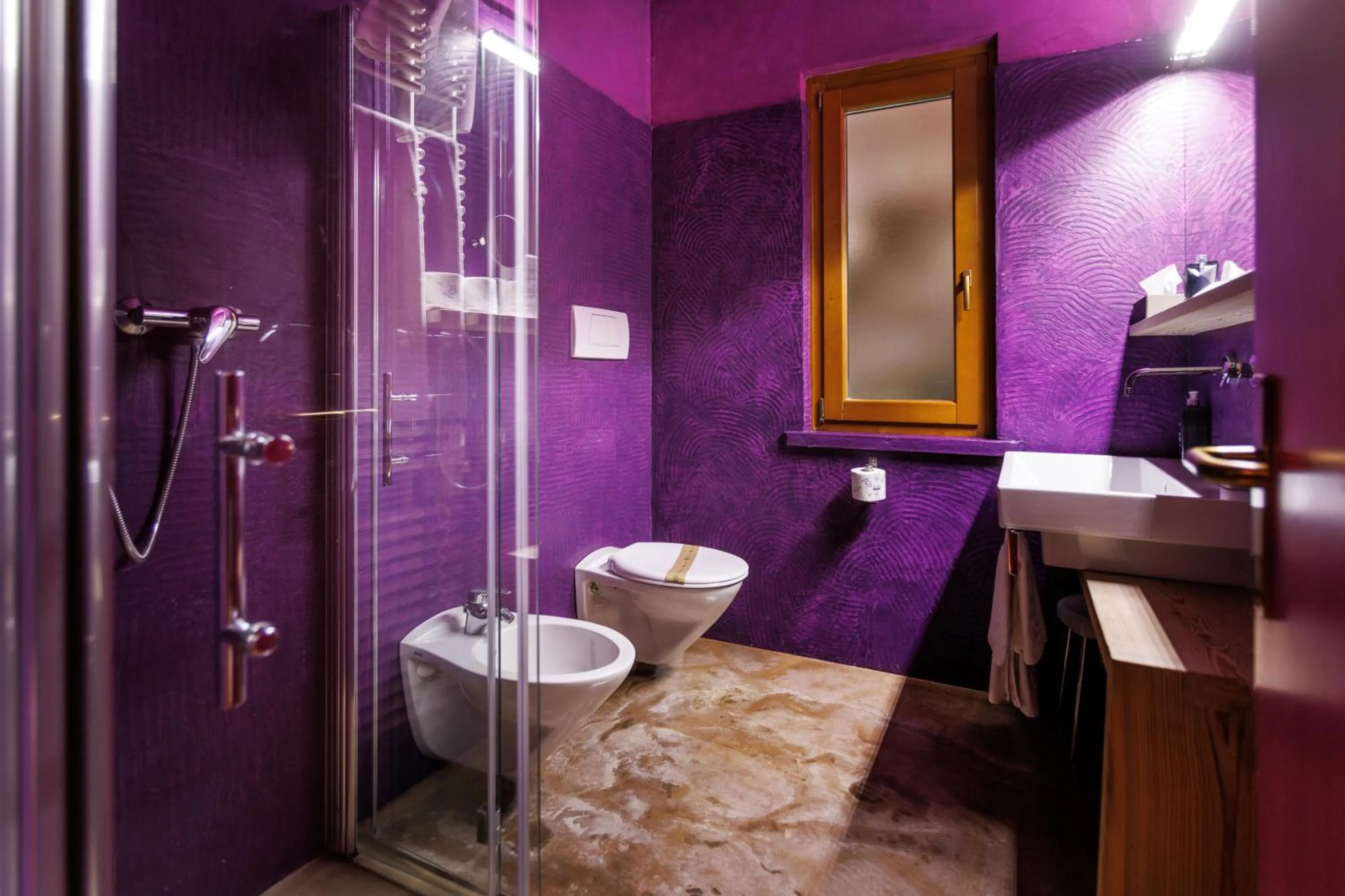 Shower in Ambienthotel PrimaLuna 3S