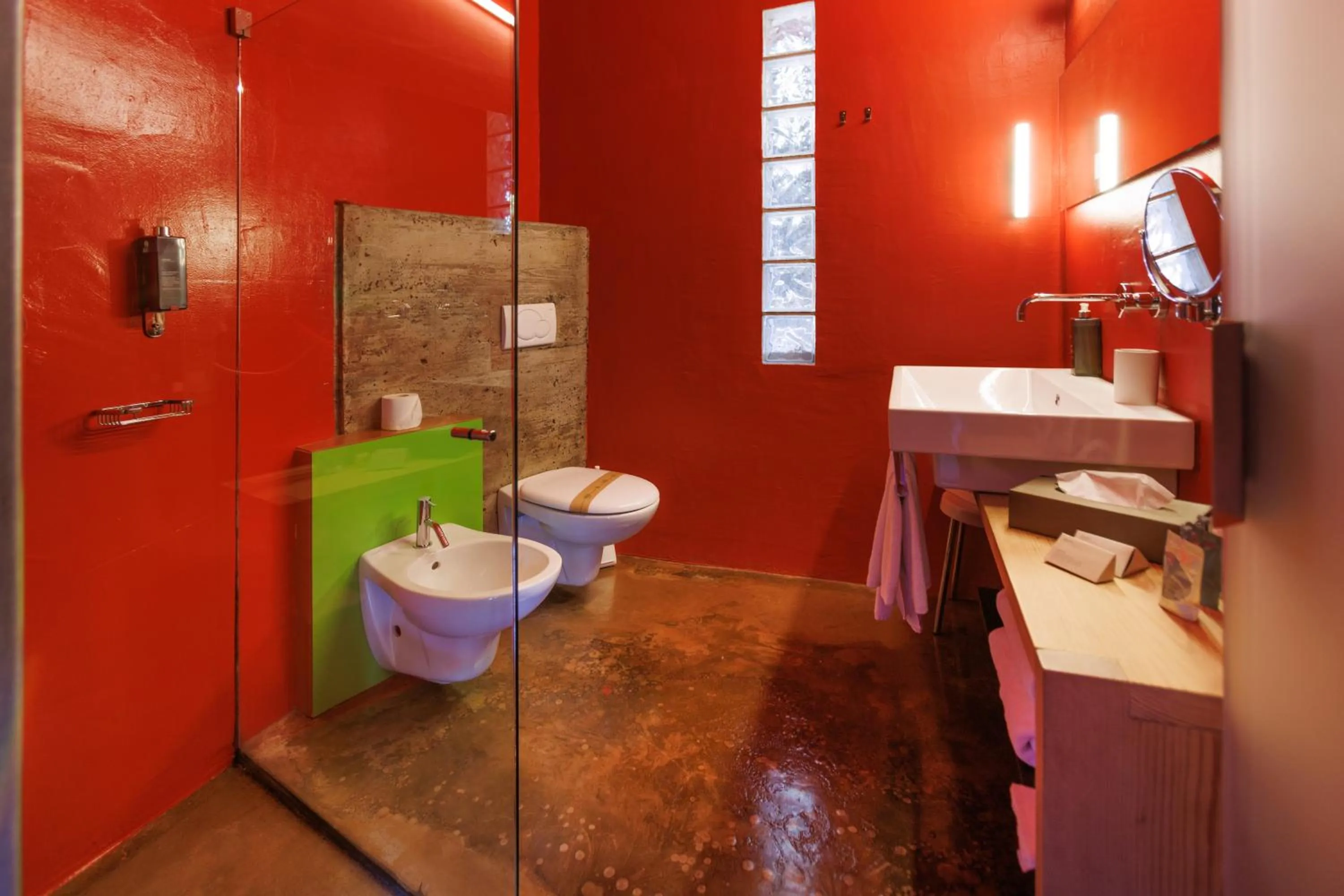 Shower in Ambienthotel PrimaLuna 3S