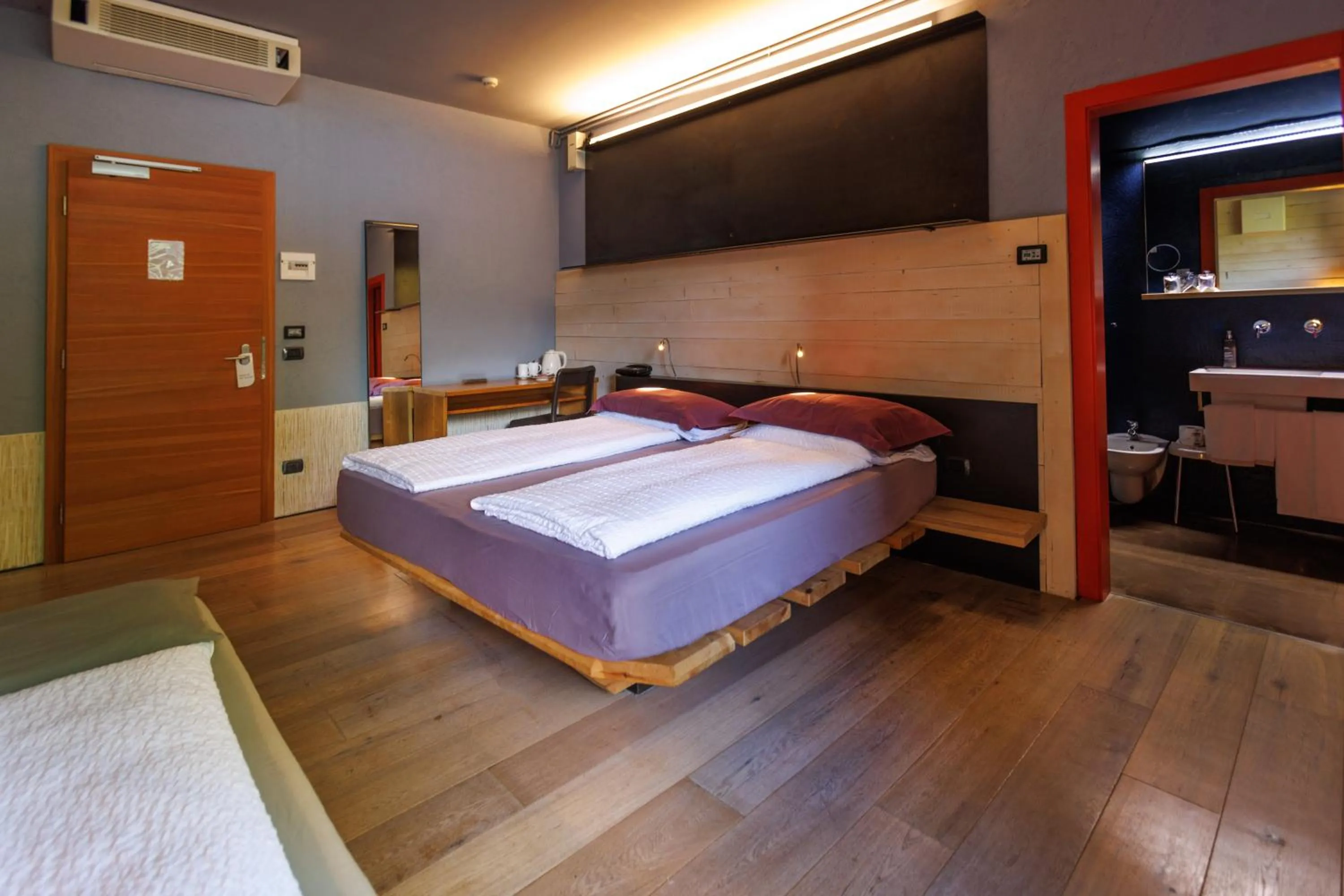 Photo of the whole room, Bed in Ambienthotel PrimaLuna 3S