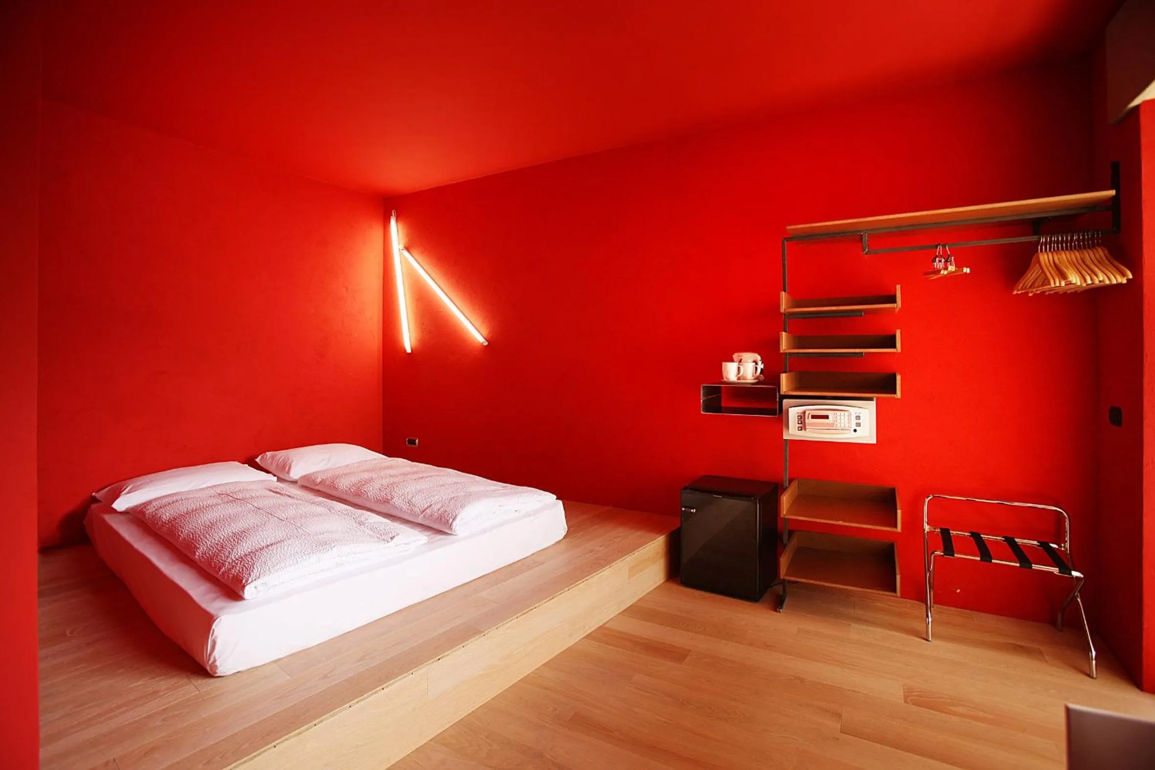 Photo of the whole room, Bed in Ambienthotel PrimaLuna 3S