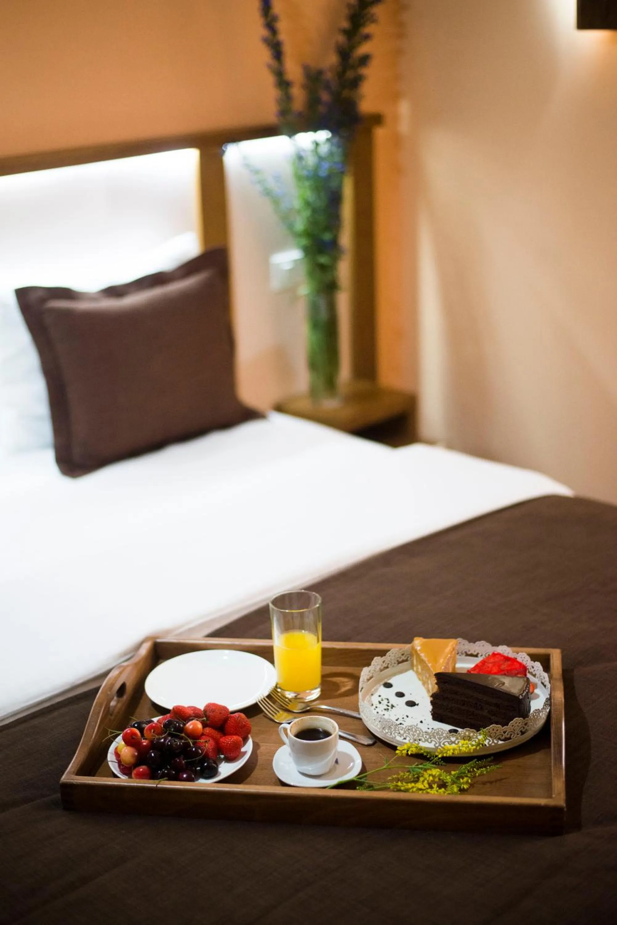 Food and drinks, Bed in Elegant Hotel & Resort