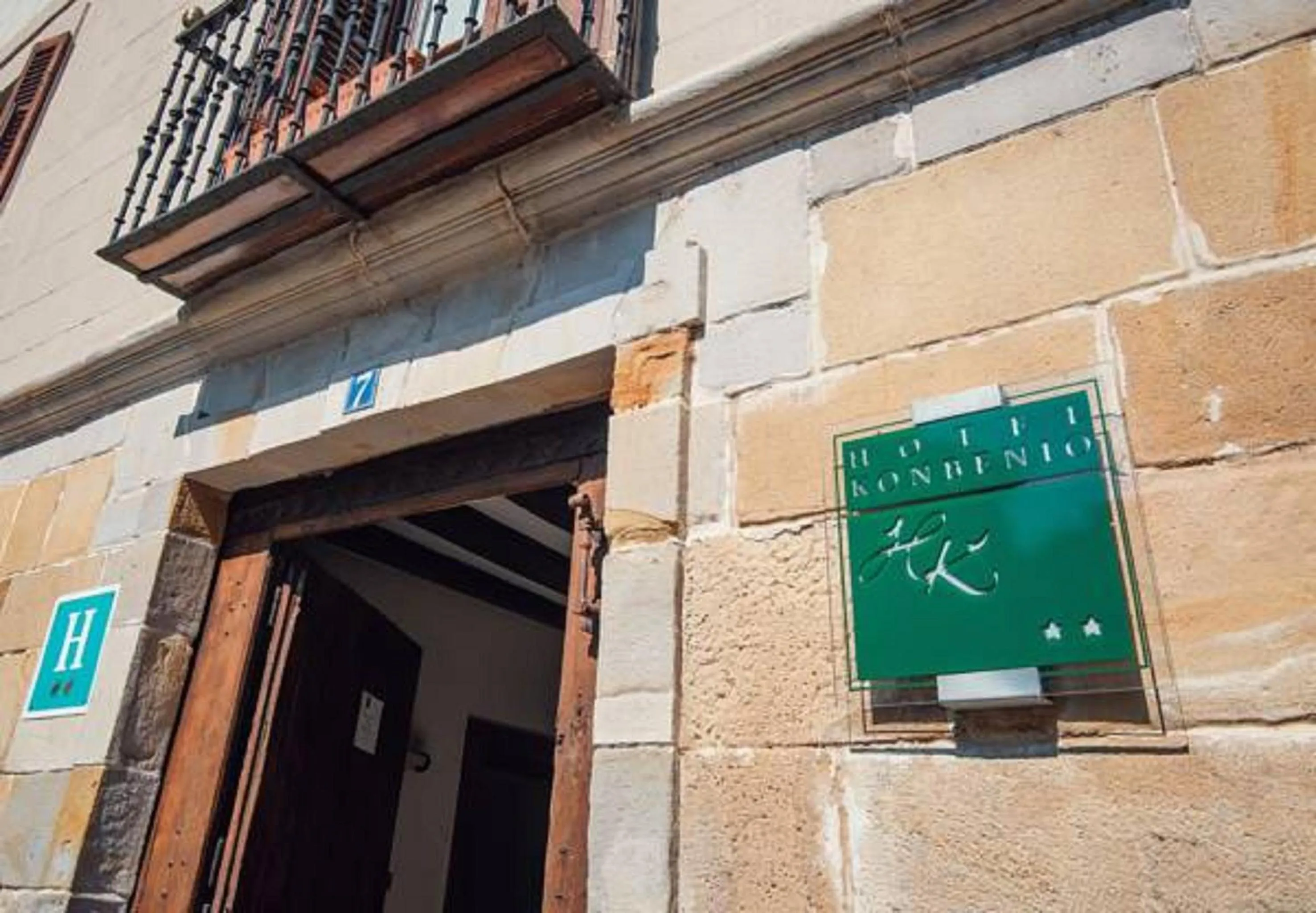 Facade/entrance in Hotel Konbenio