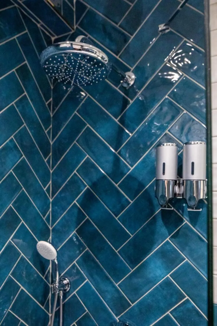 Shower in Şişli Family Time Suites