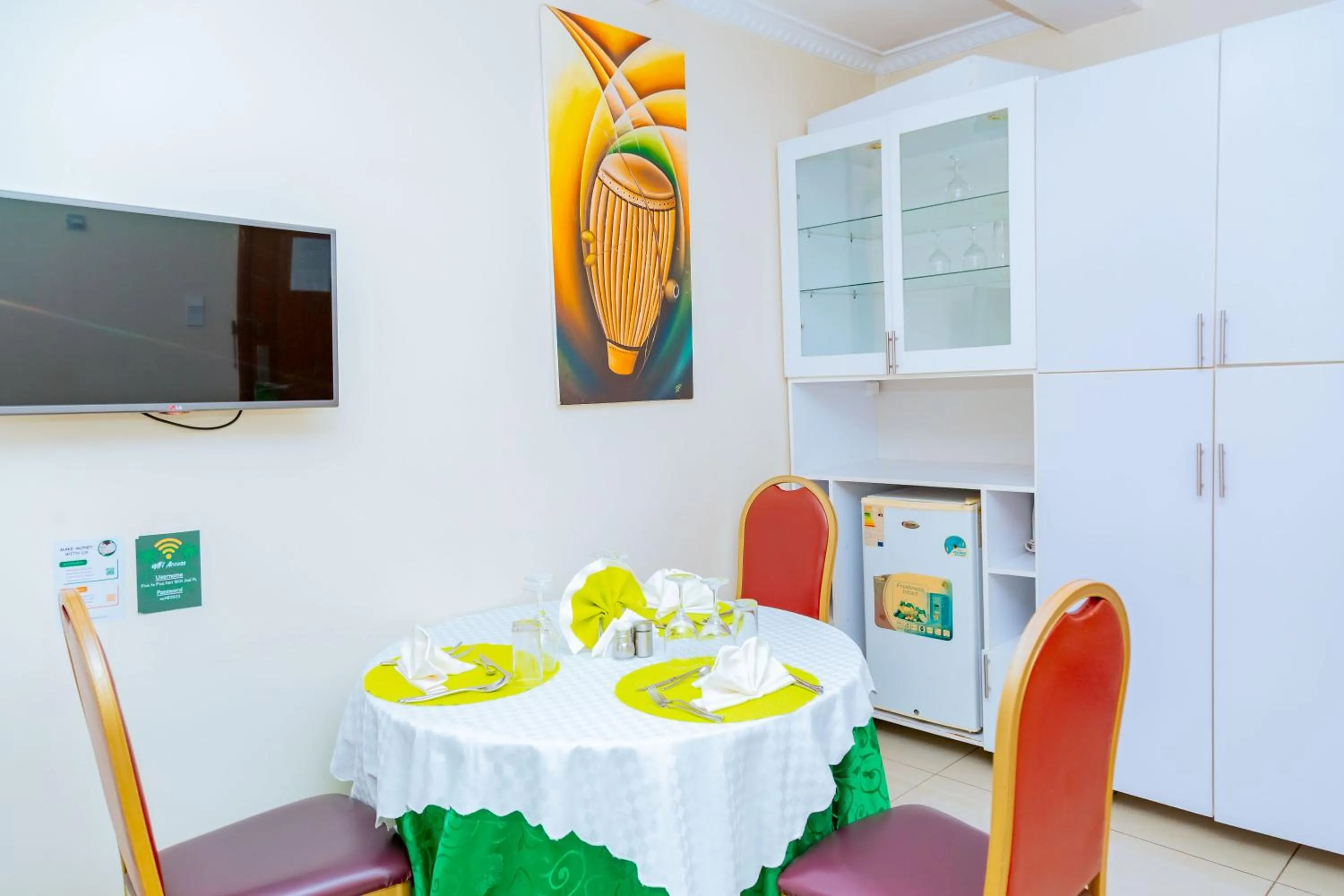 Communal lounge/ TV room in Five to Five Hotel