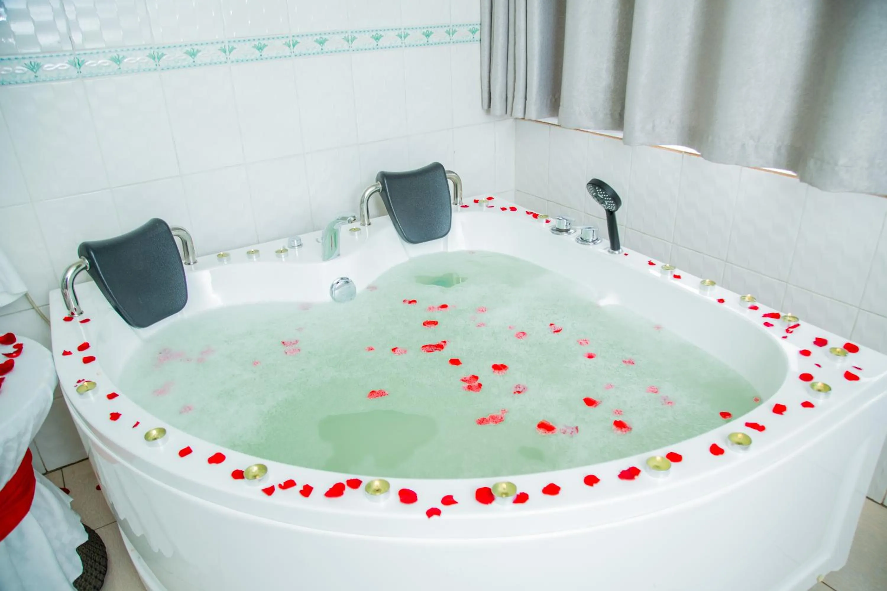 Bath in Five to Five Hotel