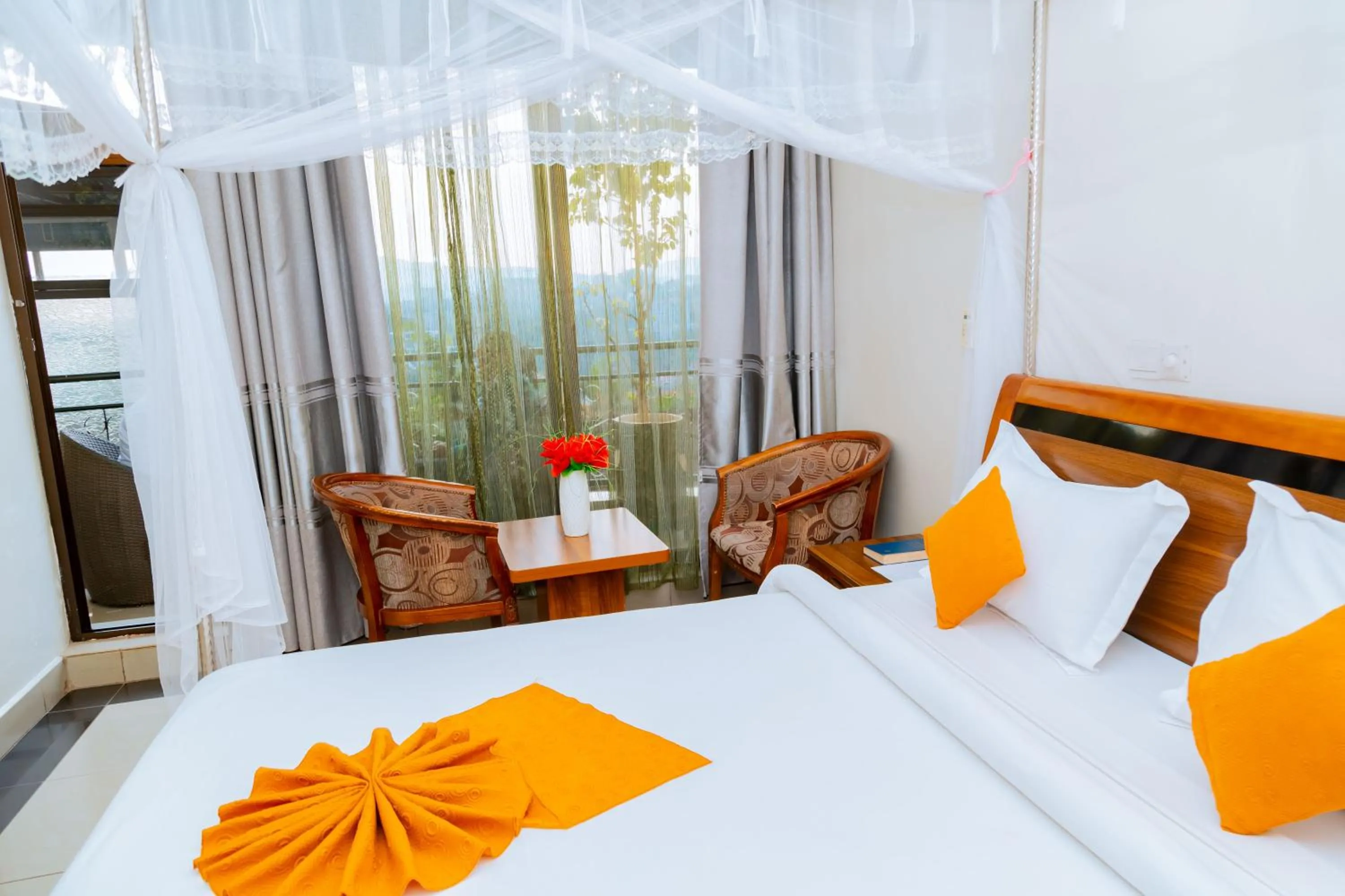 View (from property/room), Bed in Five to Five Hotel