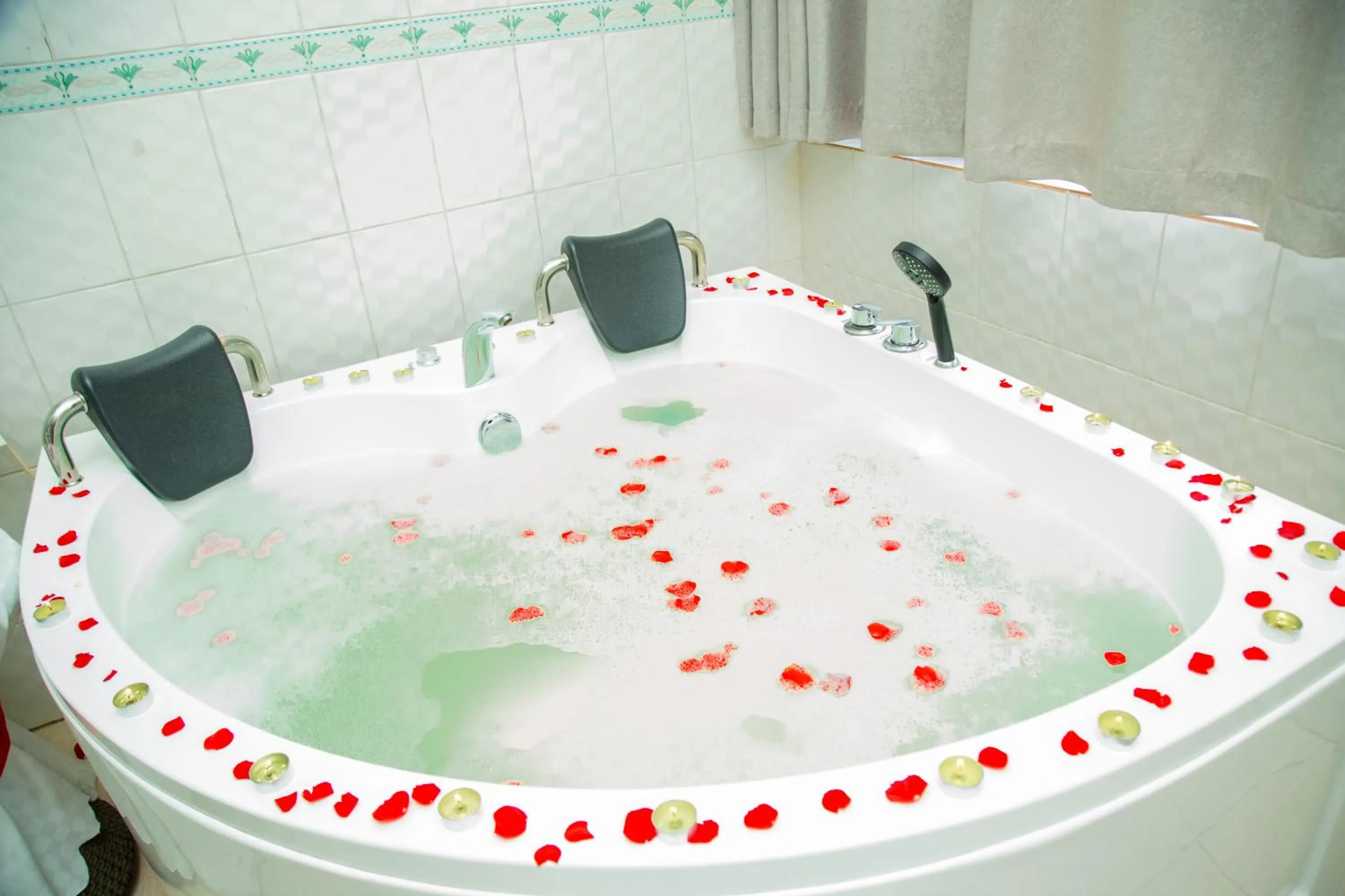 Bath in Five to Five Hotel