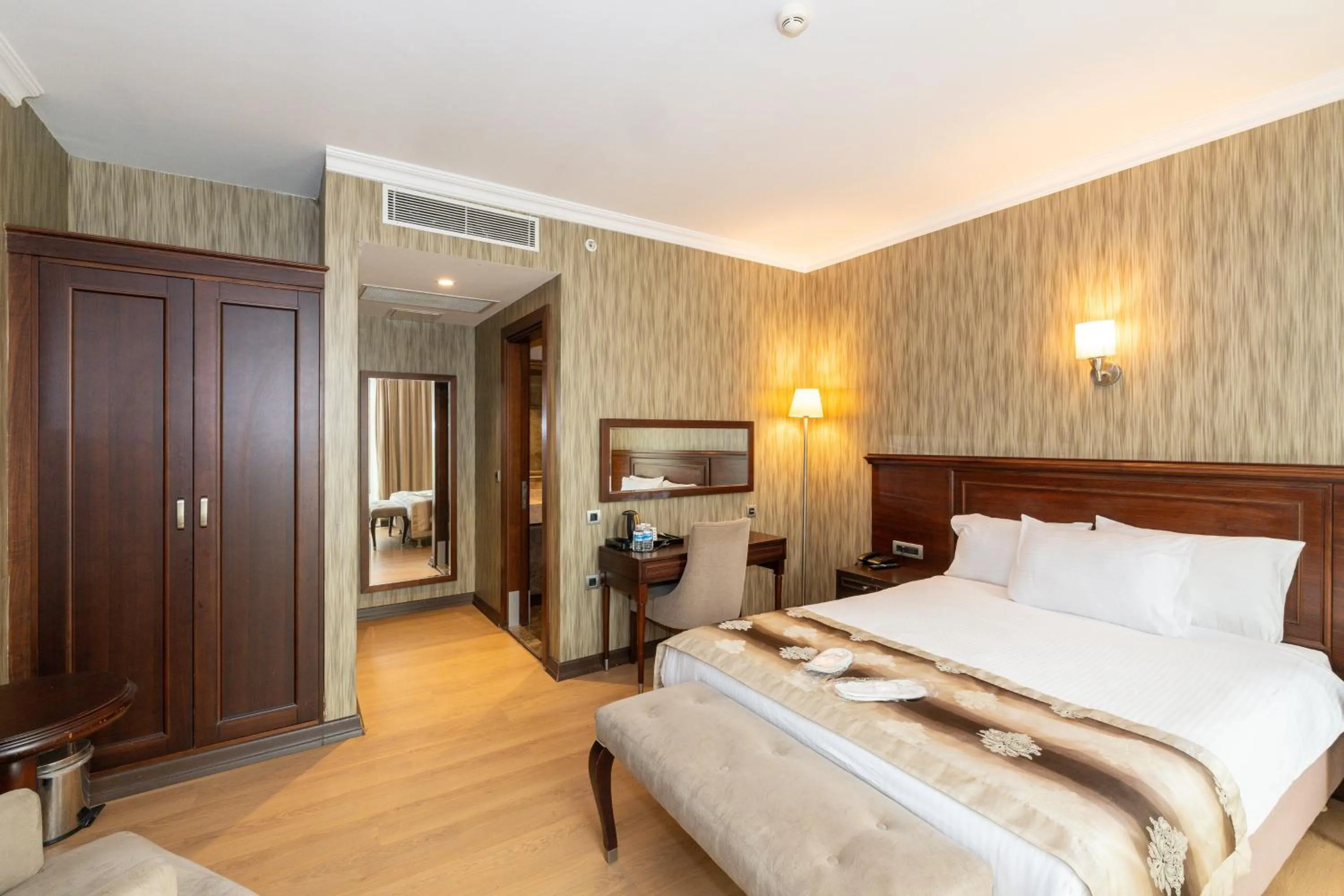 Bed in Crestium Taksim Prive & Spa
