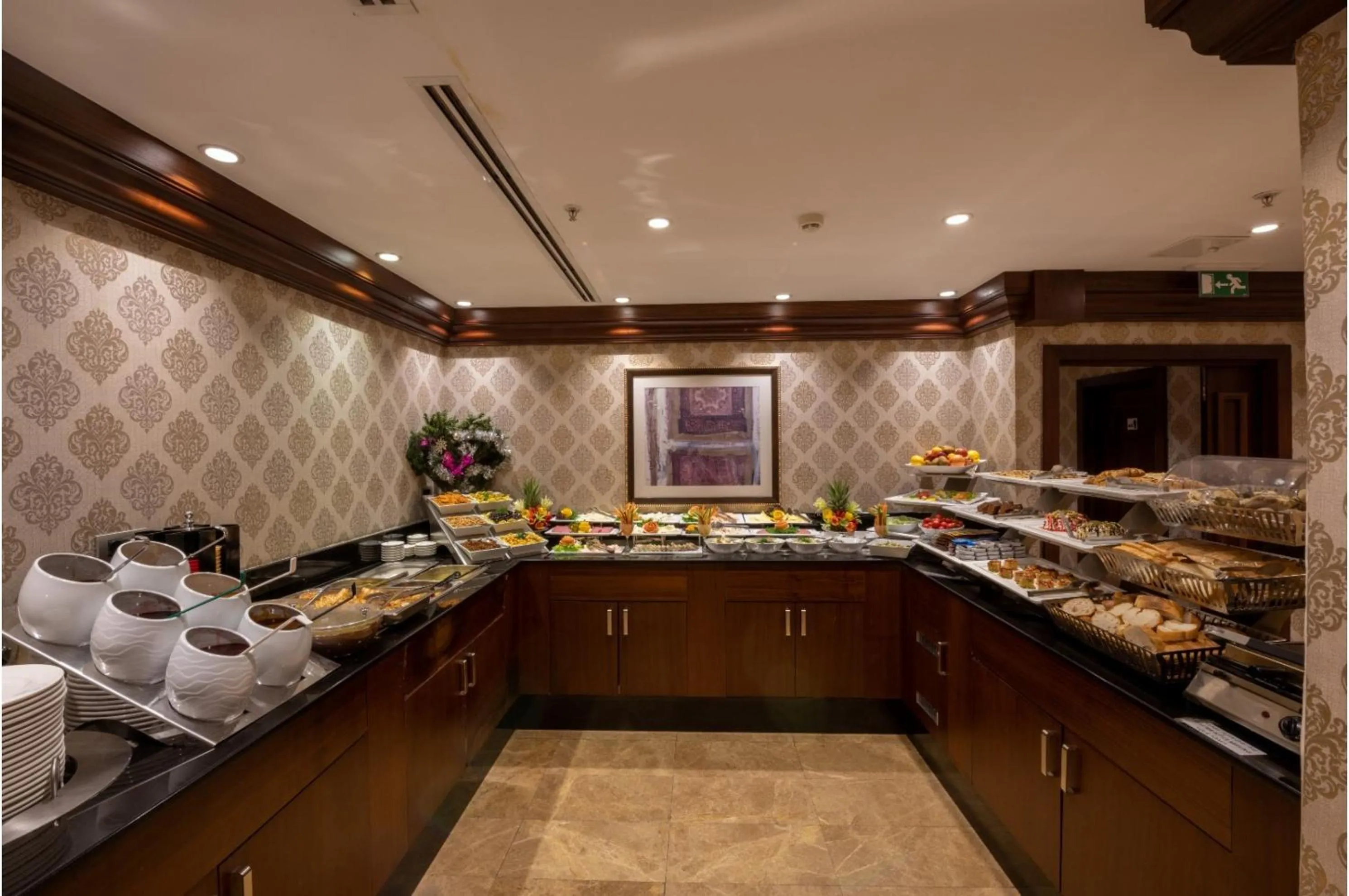 Food and drinks in Crestium Taksim Prive & Spa