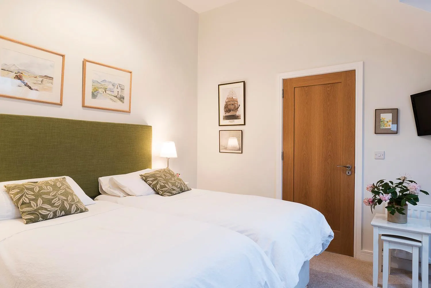 Bed in Cherryhill Lodge