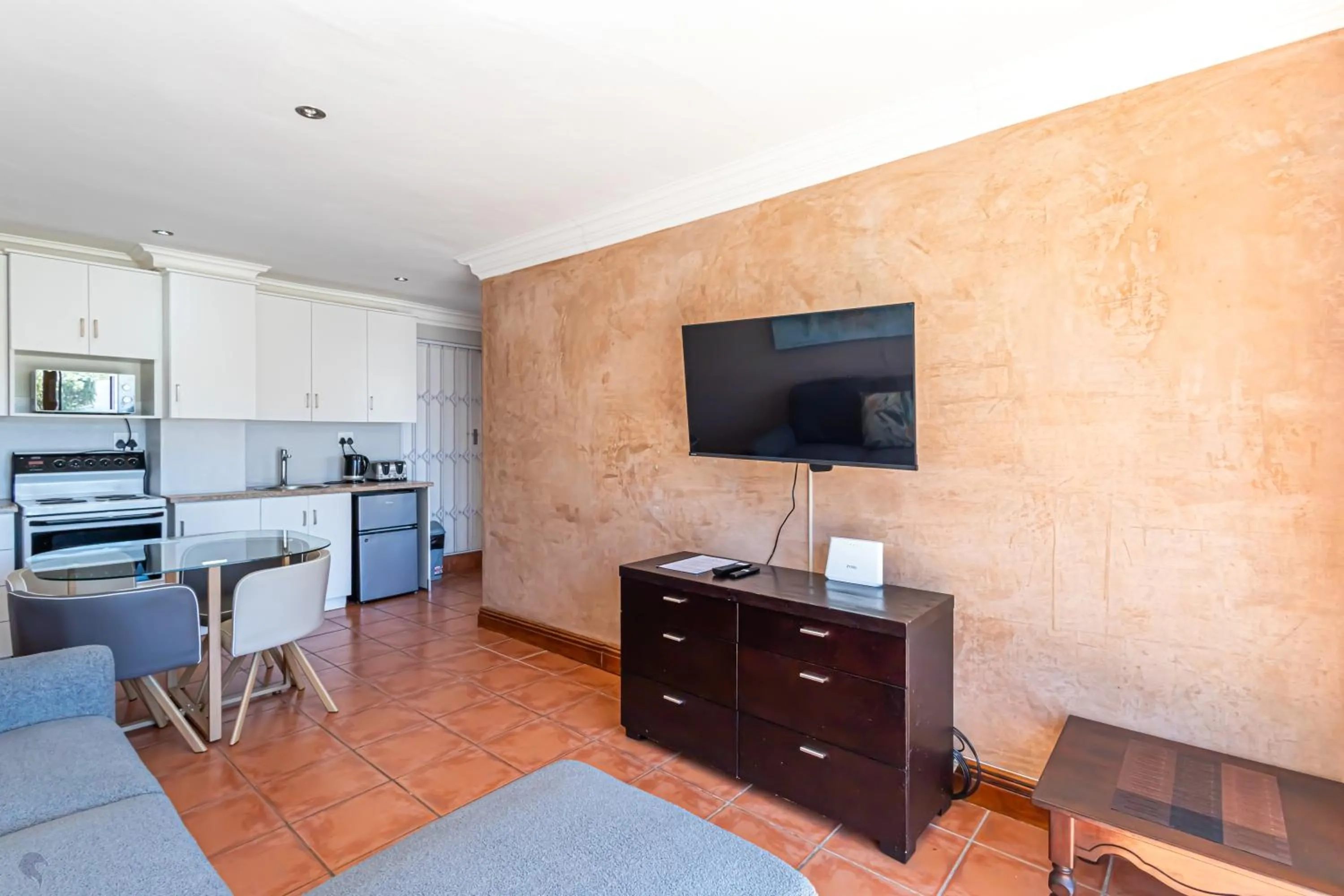 TV and multimedia in Holiday Guest House Langebaan