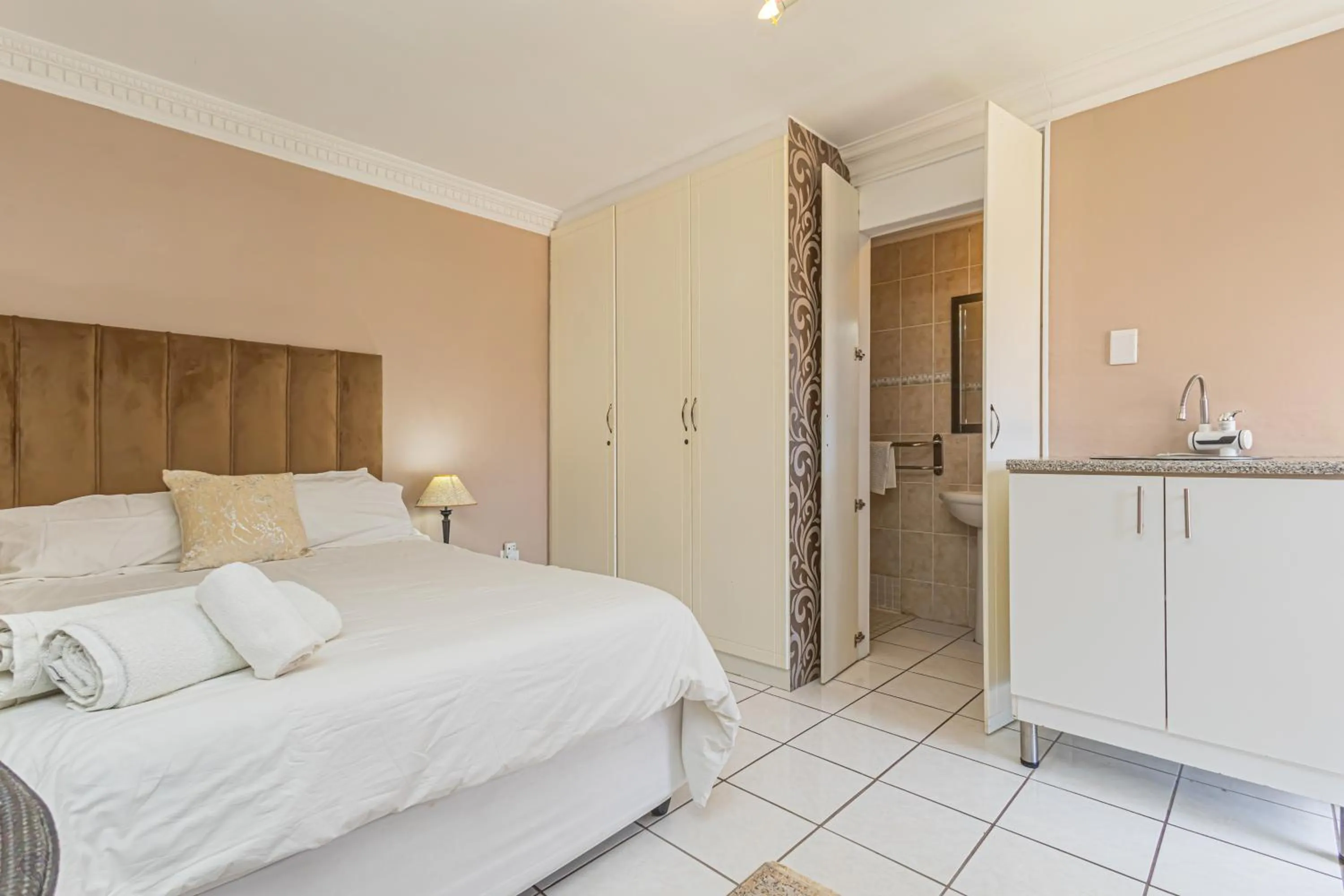 Shower in Holiday Guest House Langebaan