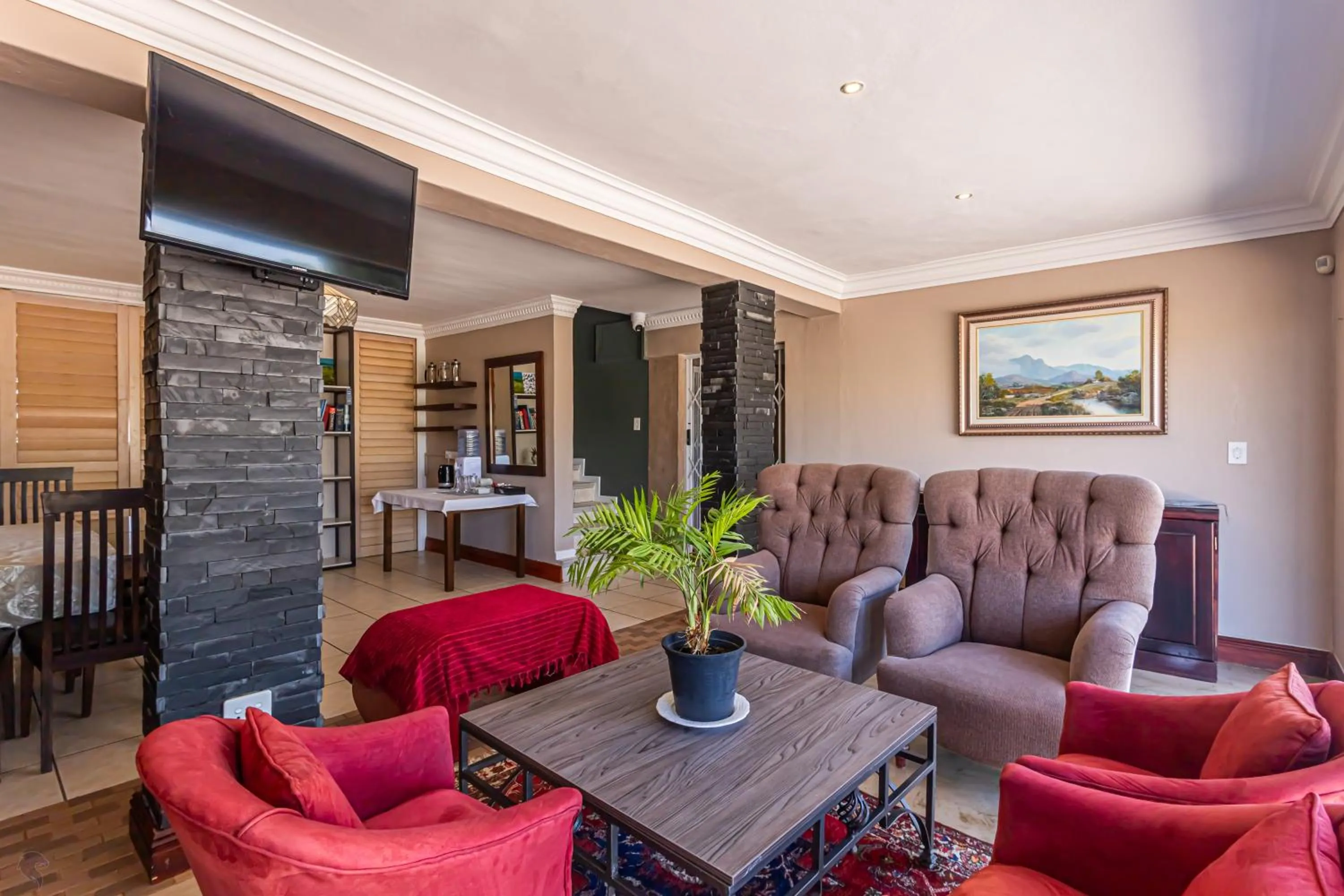 Communal lounge/ TV room in Holiday Guest House Langebaan