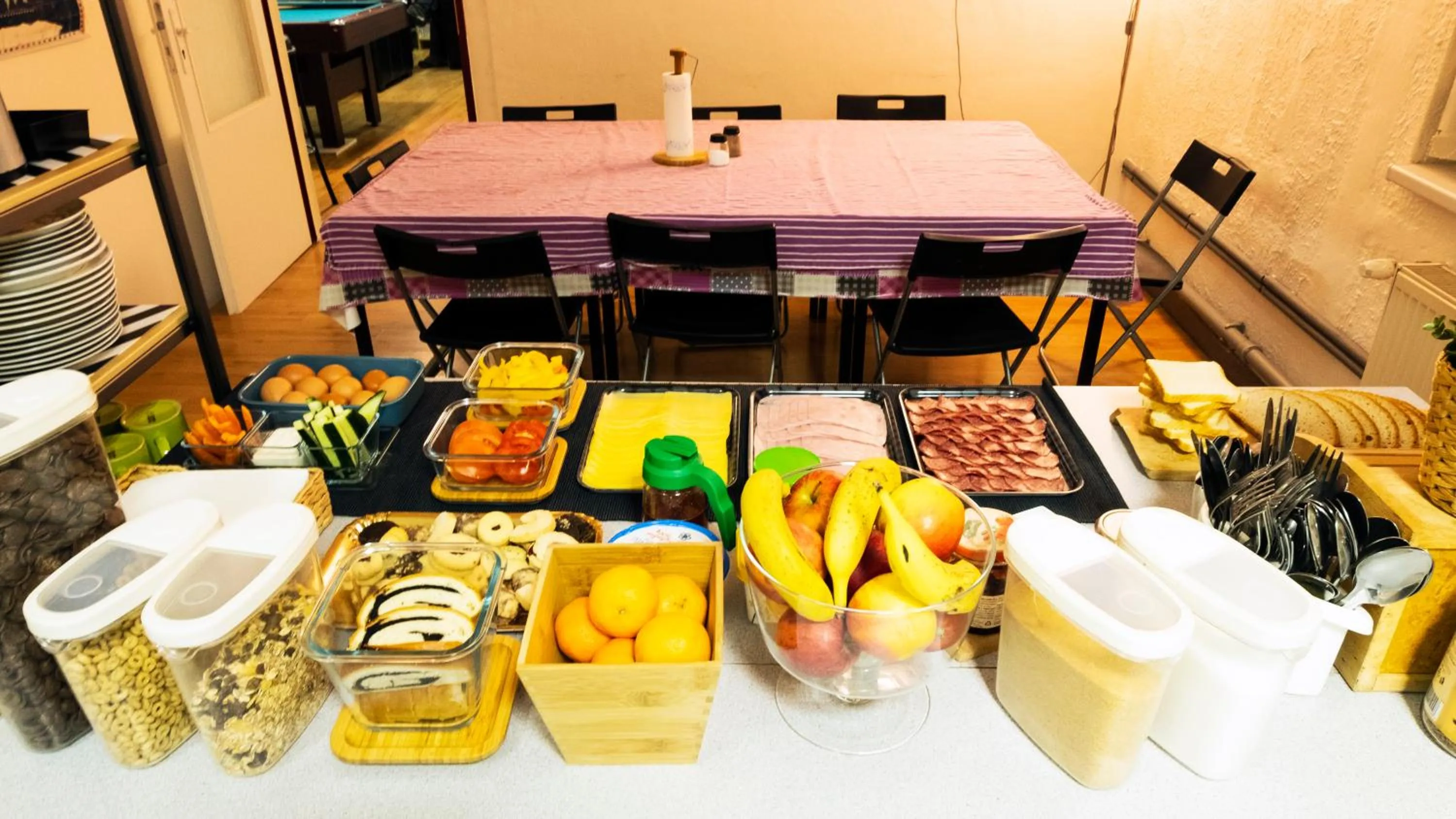 Continental breakfast in Nitra Glycerin Hostel