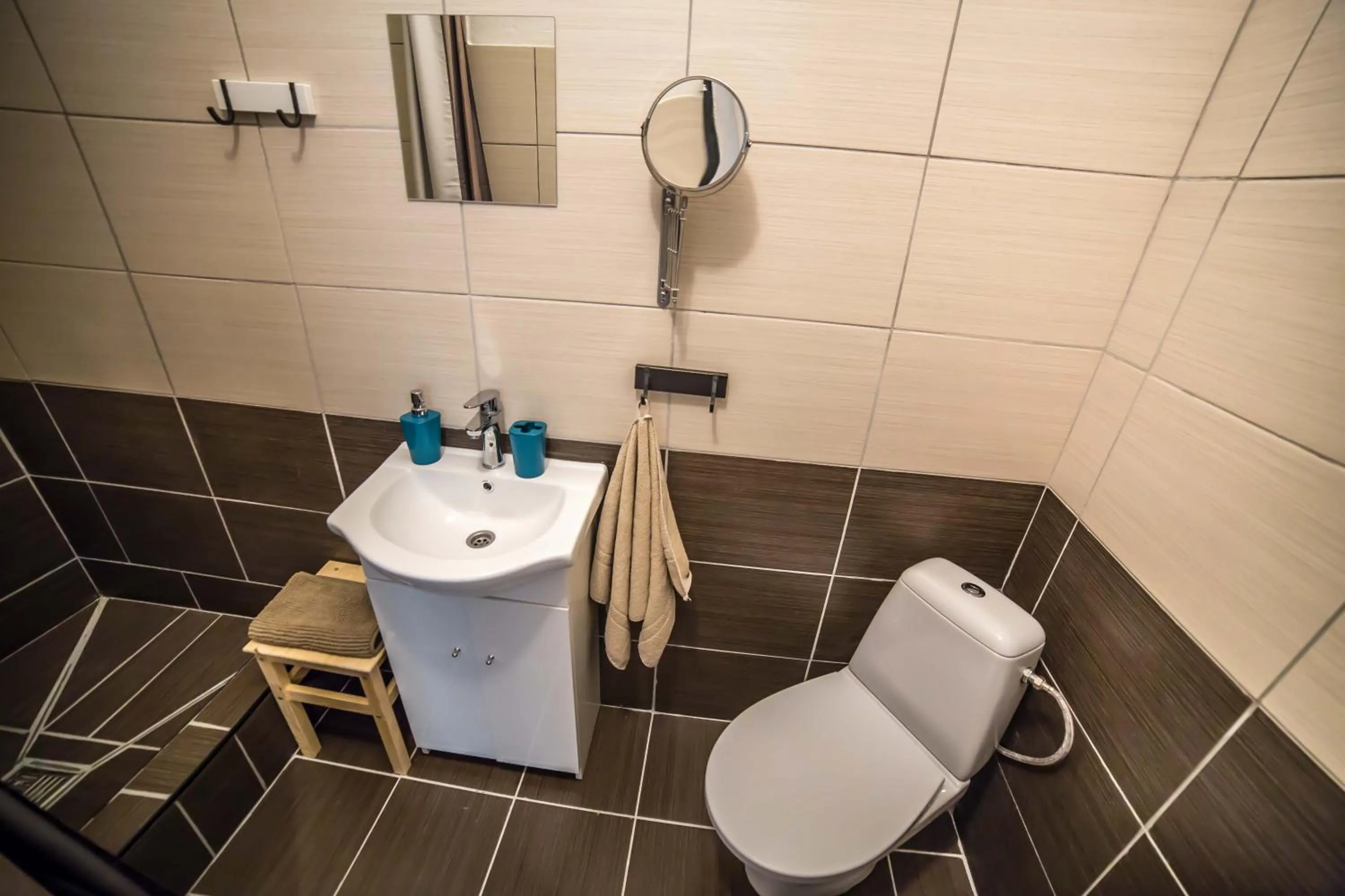 Toilet in Nitra Glycerin Hostel