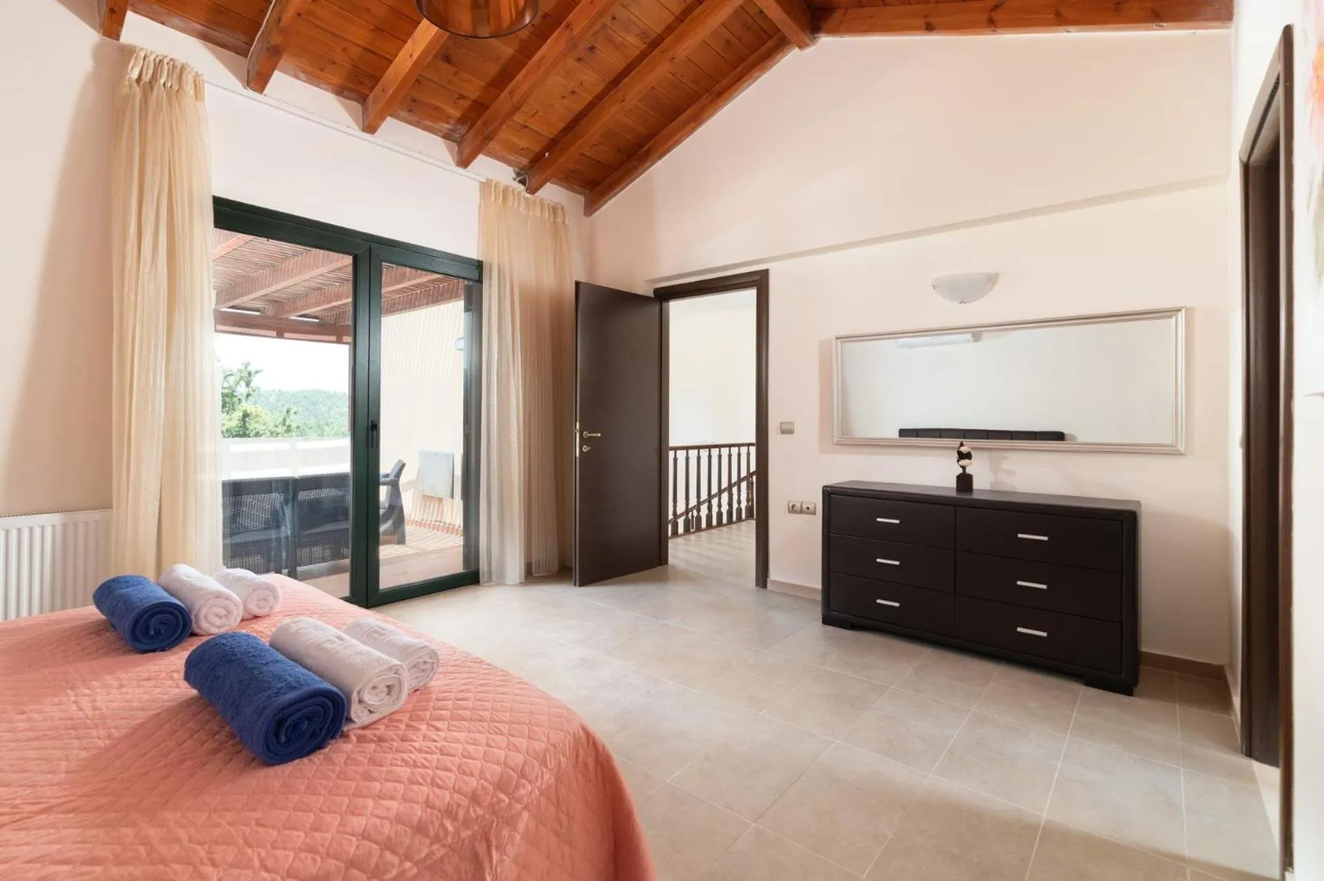 Photo of the whole room, Bed in Seven Springs Villas