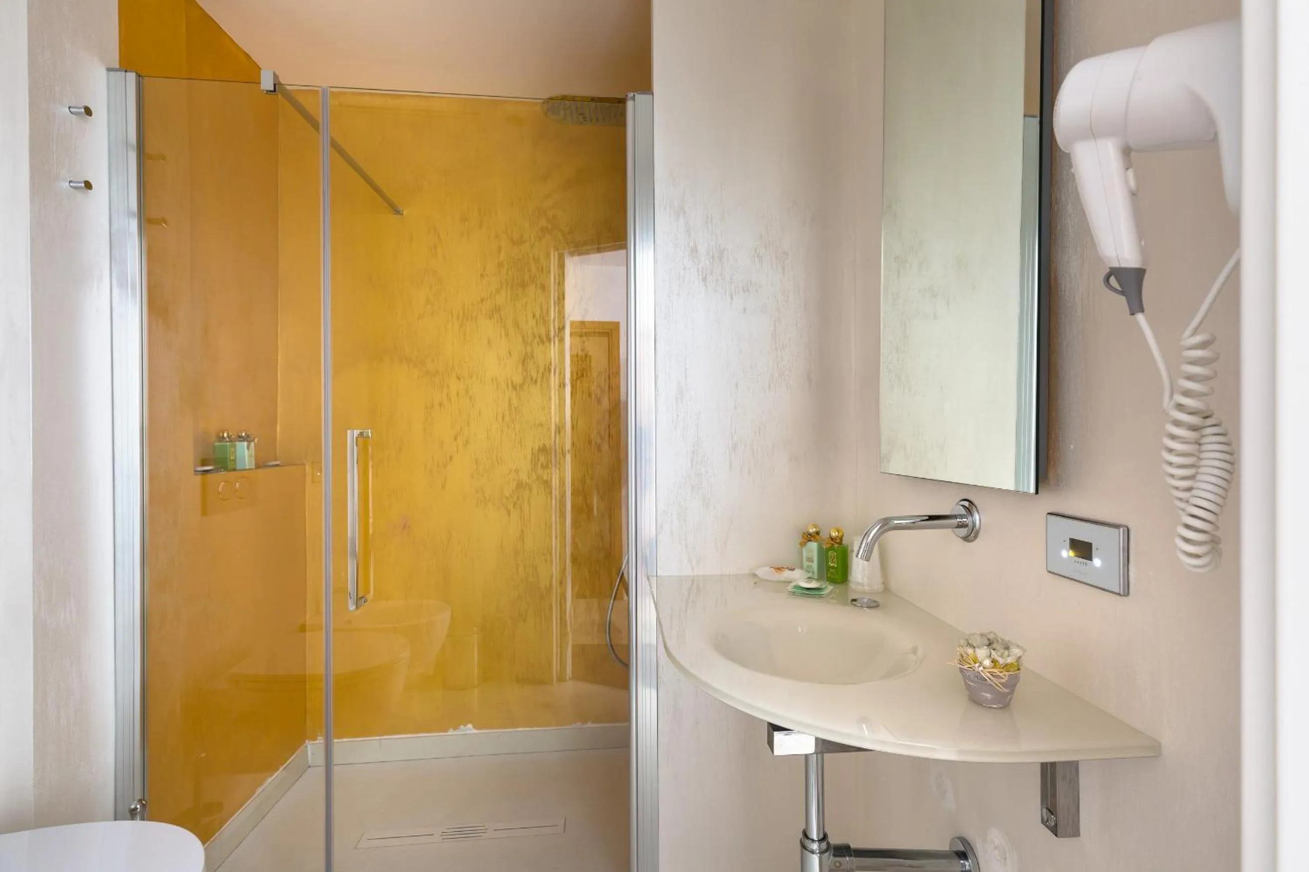 Bathroom in Hotel Cavallino Bianco