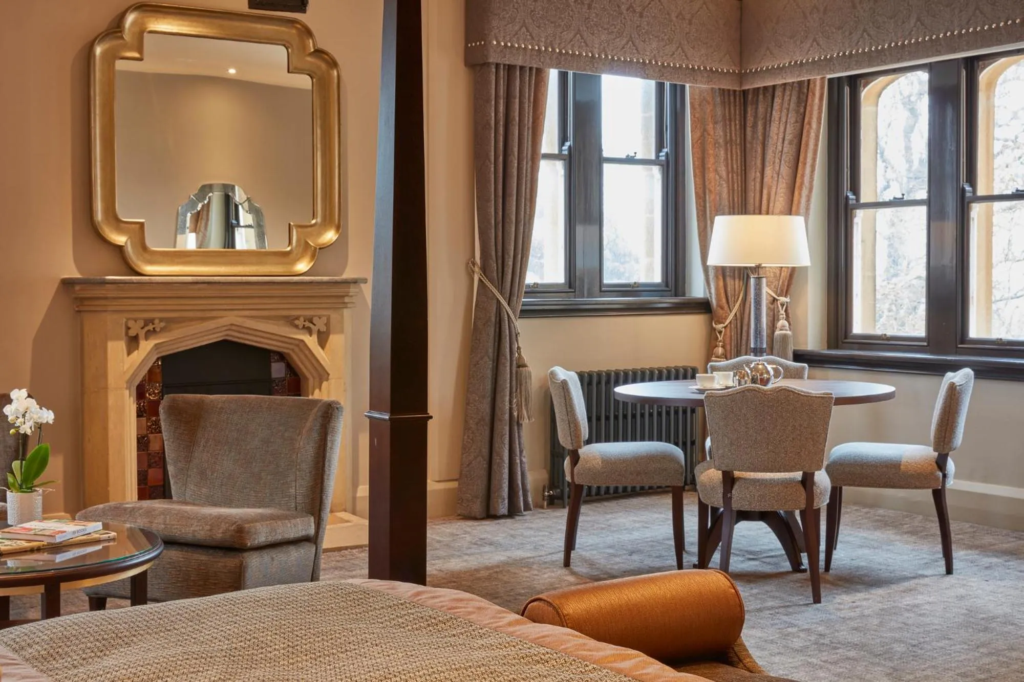 Bed in Stanbrook Abbey Hotel, Worcester