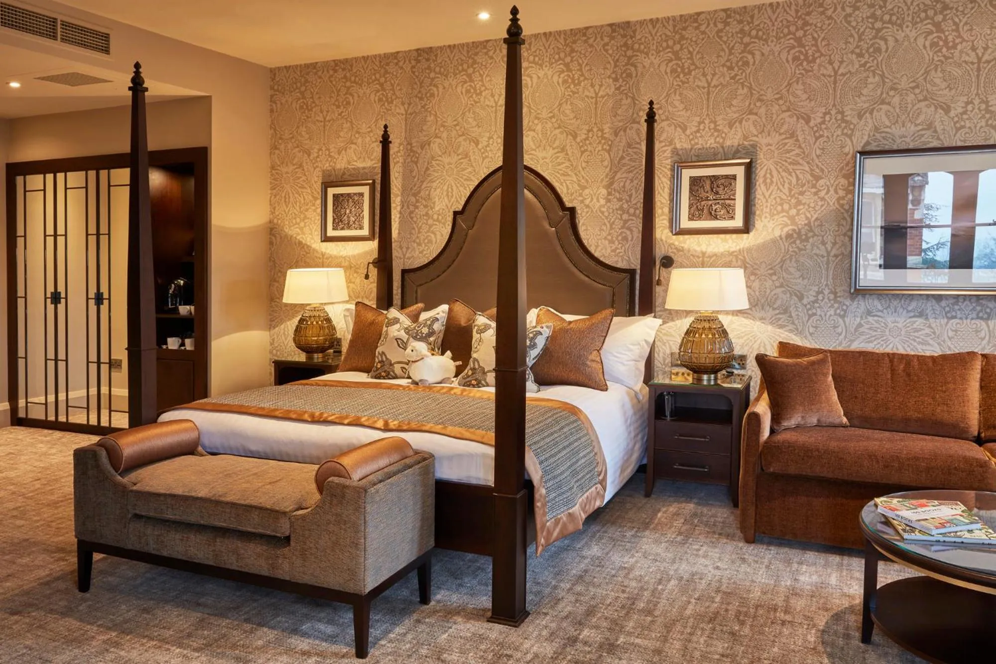 Bed in Stanbrook Abbey Hotel, Worcester