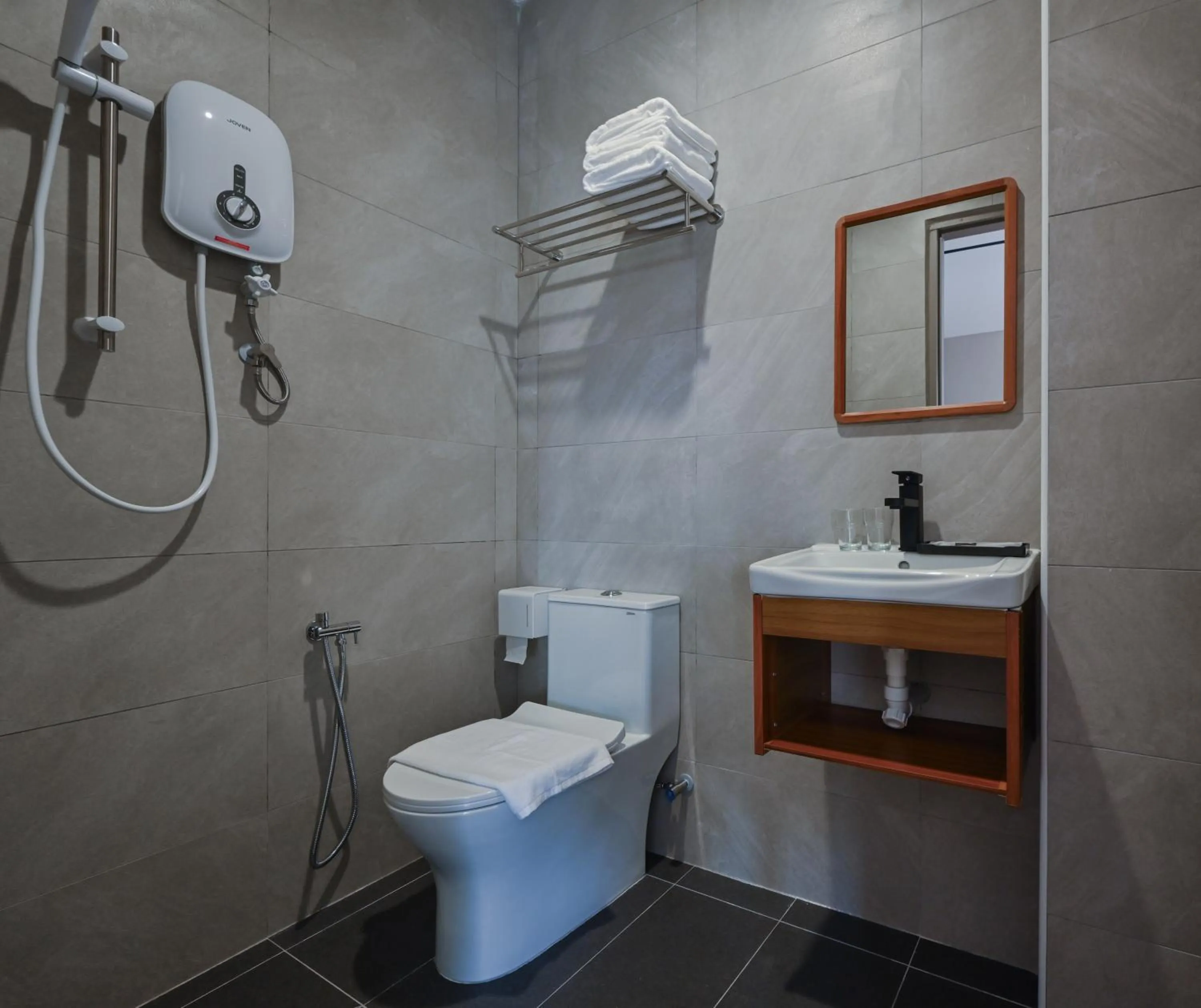 Shower in Simple Sanctuary Tanjung Tokong