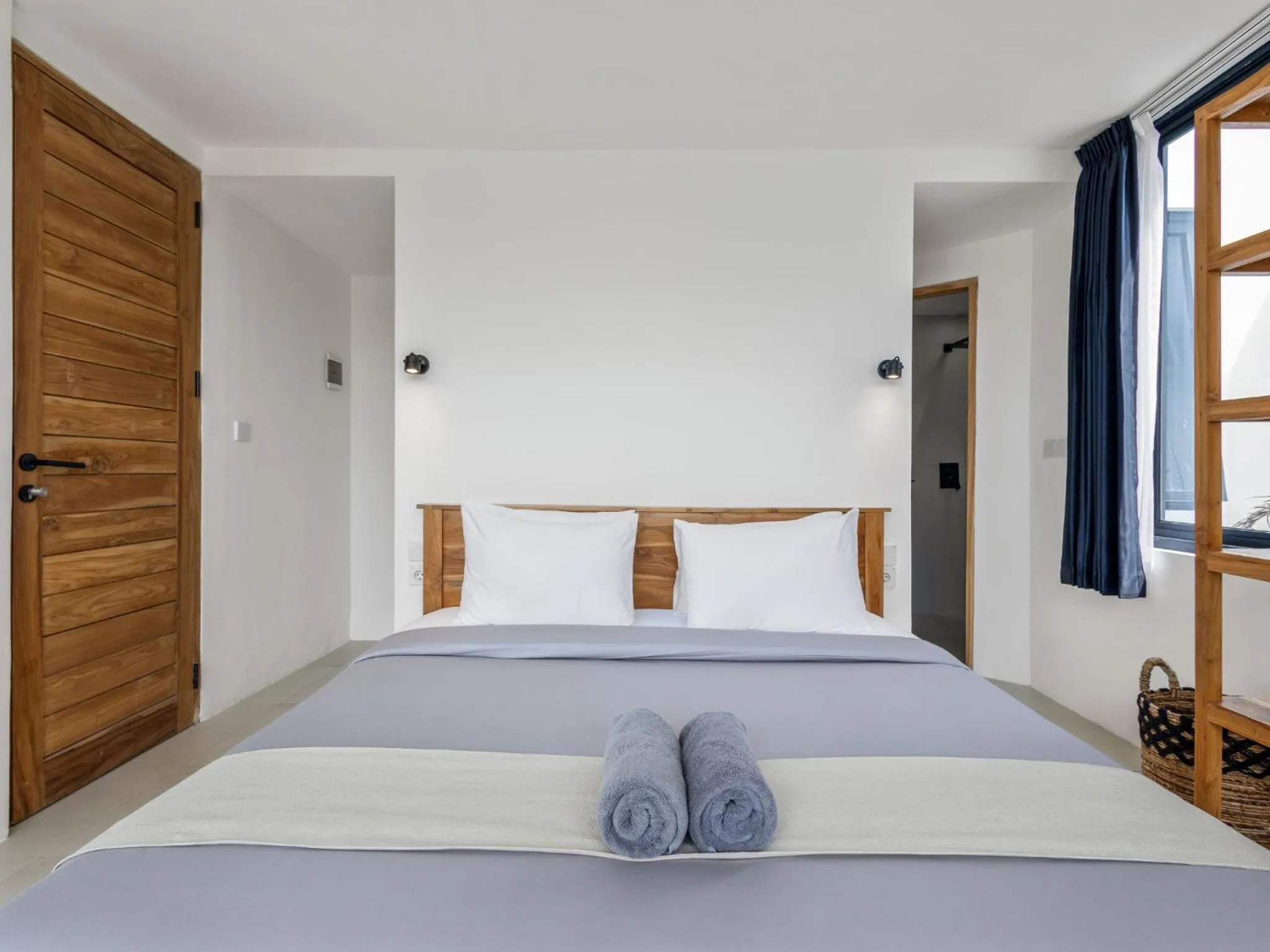 Bed in White Residence - Art & Boutique Villas