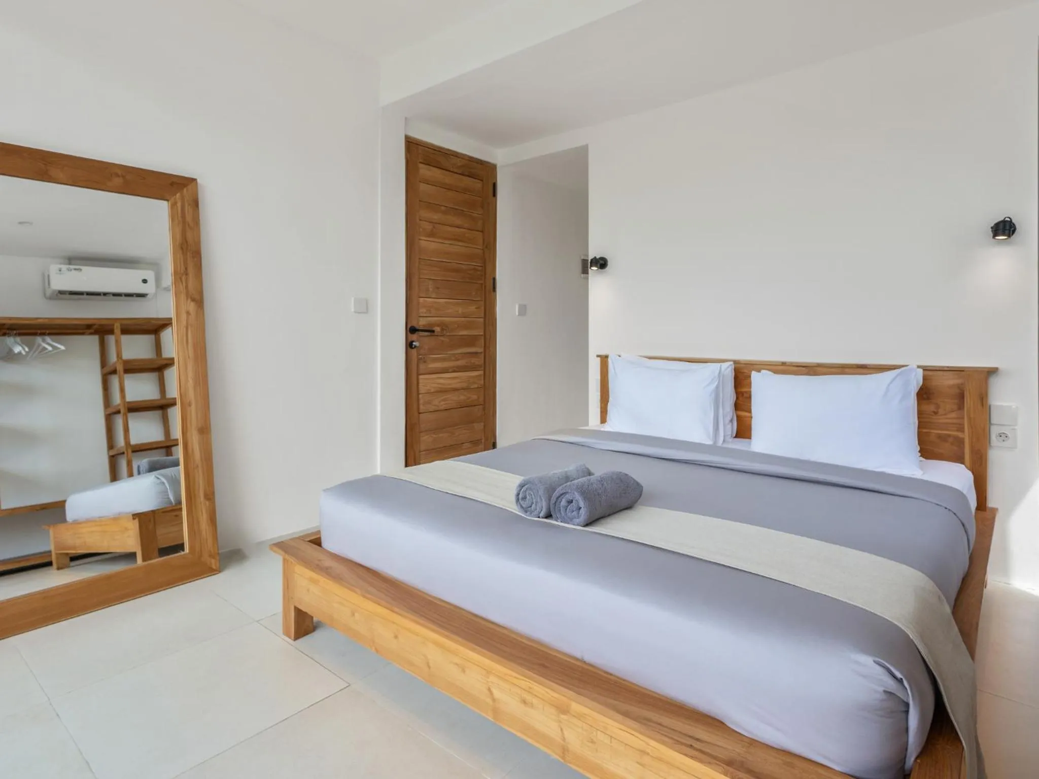 Bed in White Residence - Art & Boutique Villas