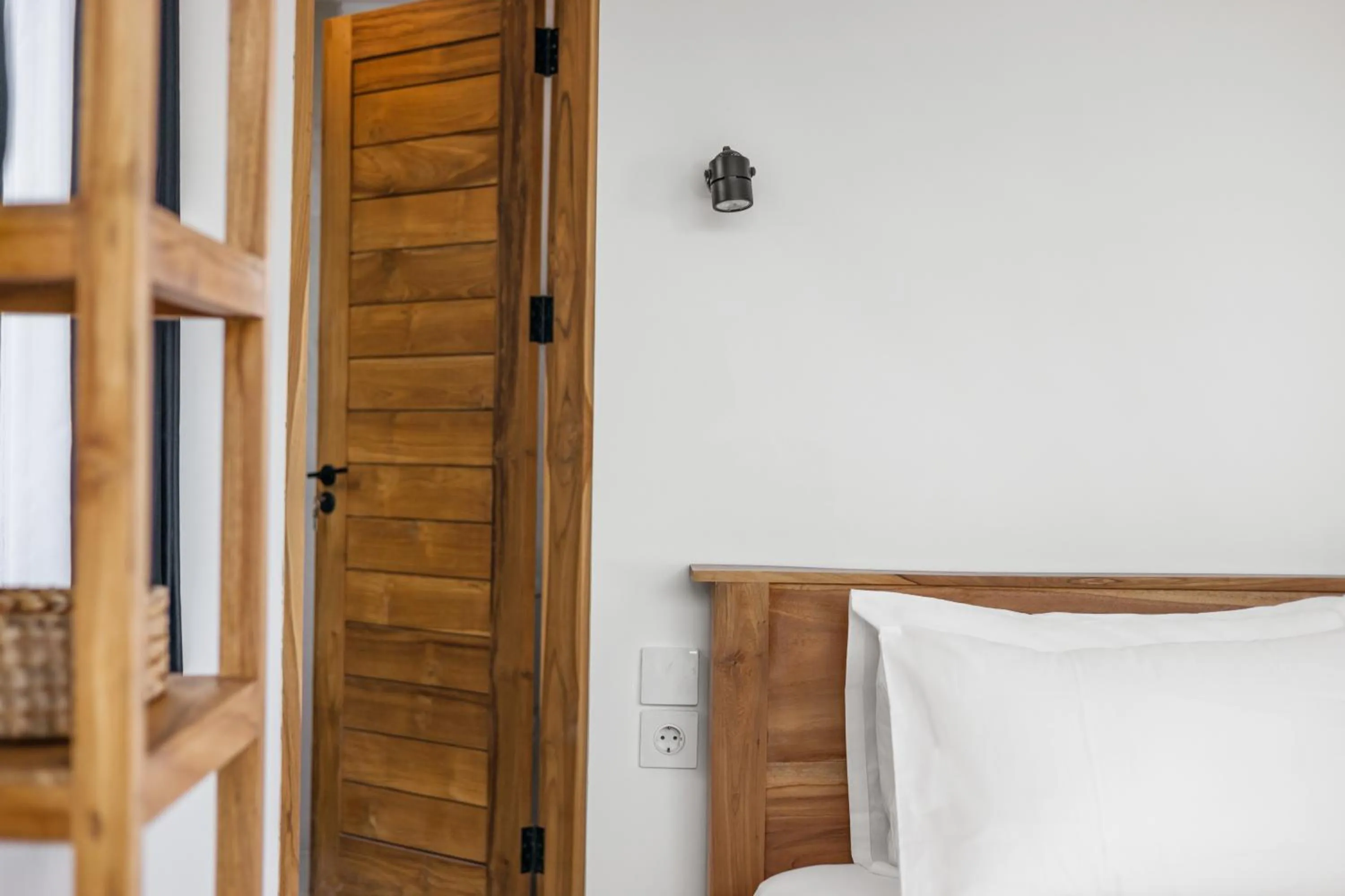 Bed in White Residence - Art & Boutique Villas