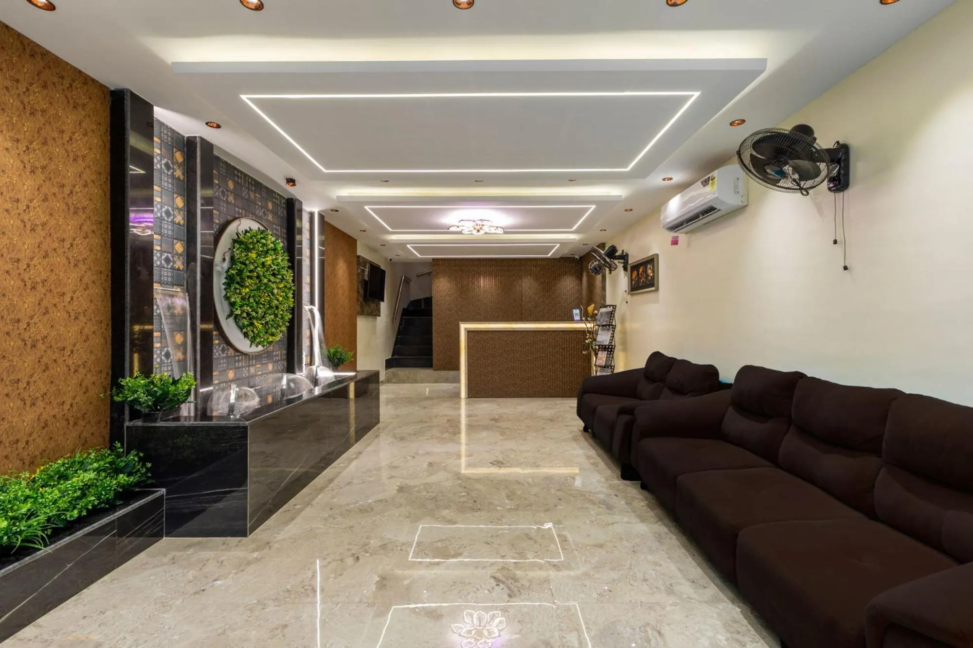 Facade/entrance in Hotel Zara International