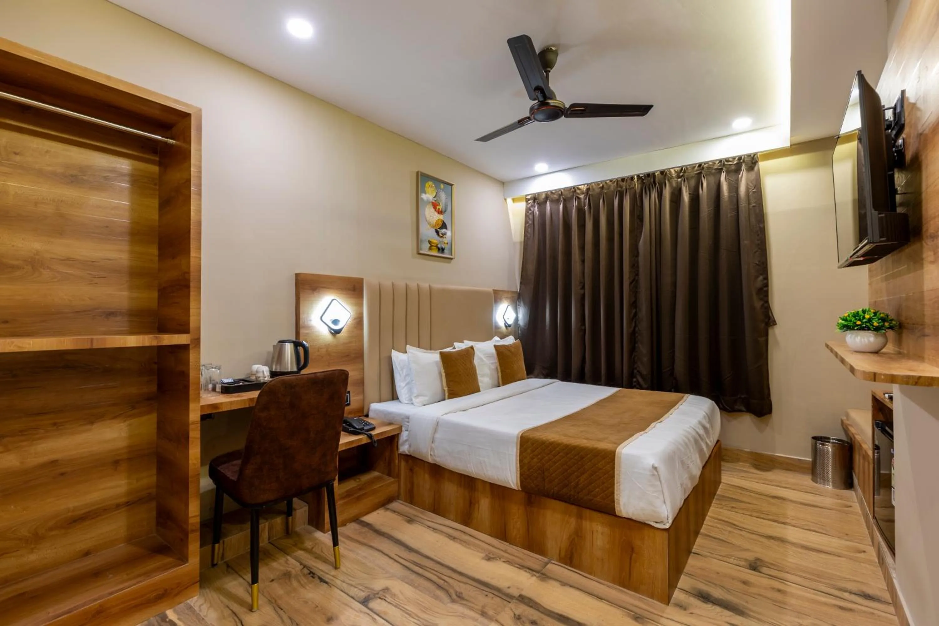 Bed in Hotel Zara International