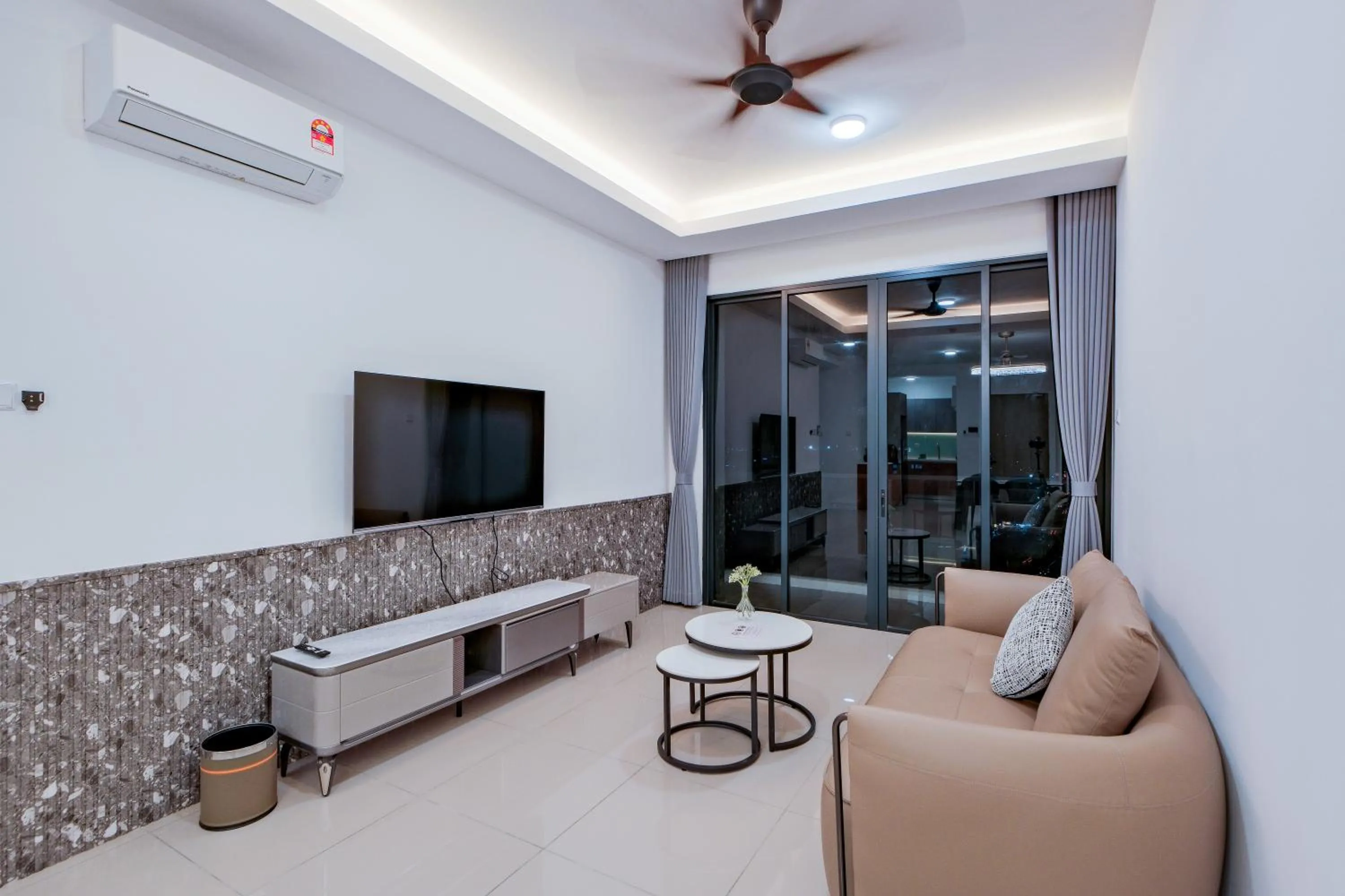 Communal lounge/ TV room in G Residence Sky Suite