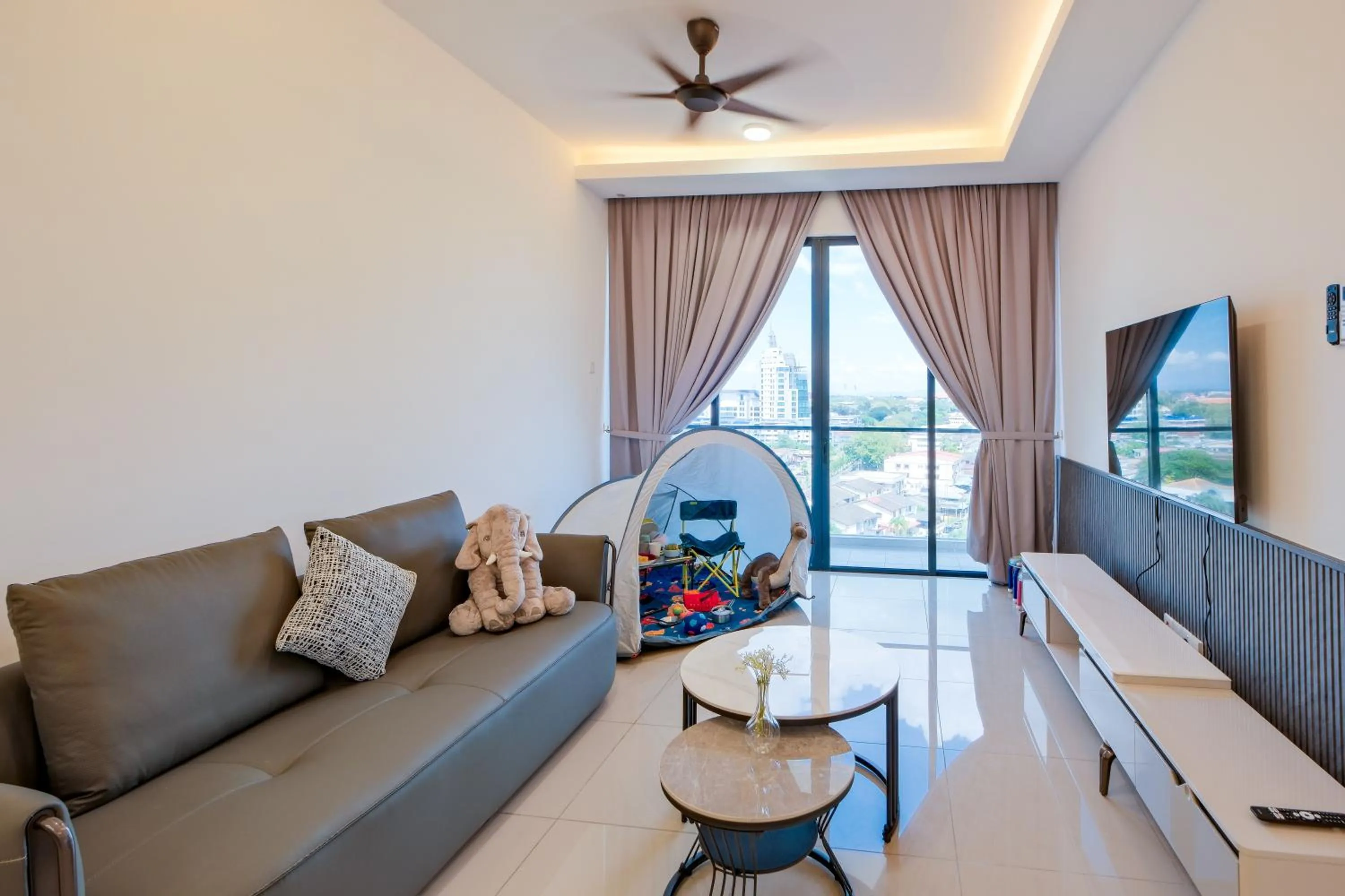 Communal lounge/ TV room in G Residence Sky Suite