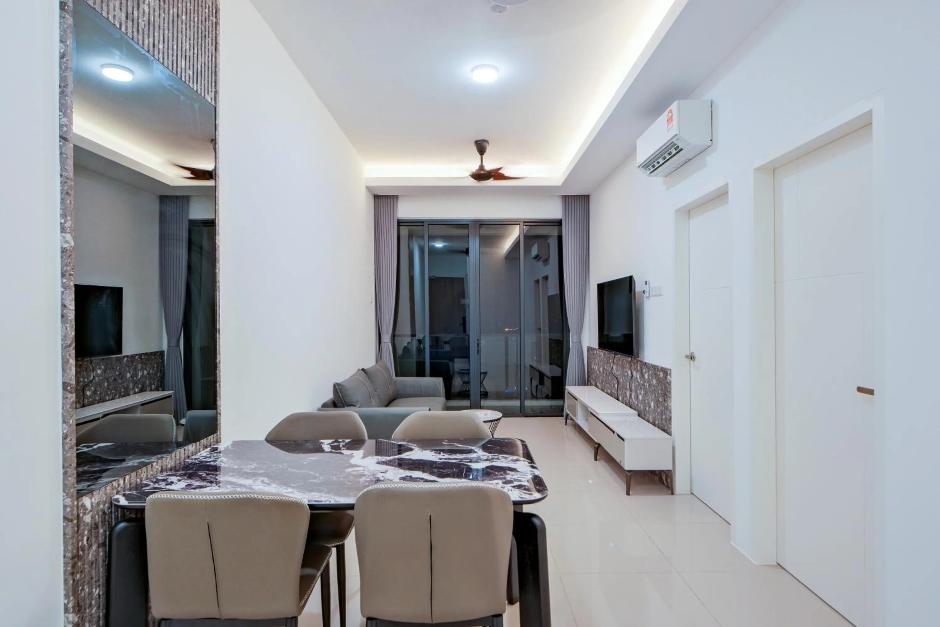 TV and multimedia in G Residence Sky Suite