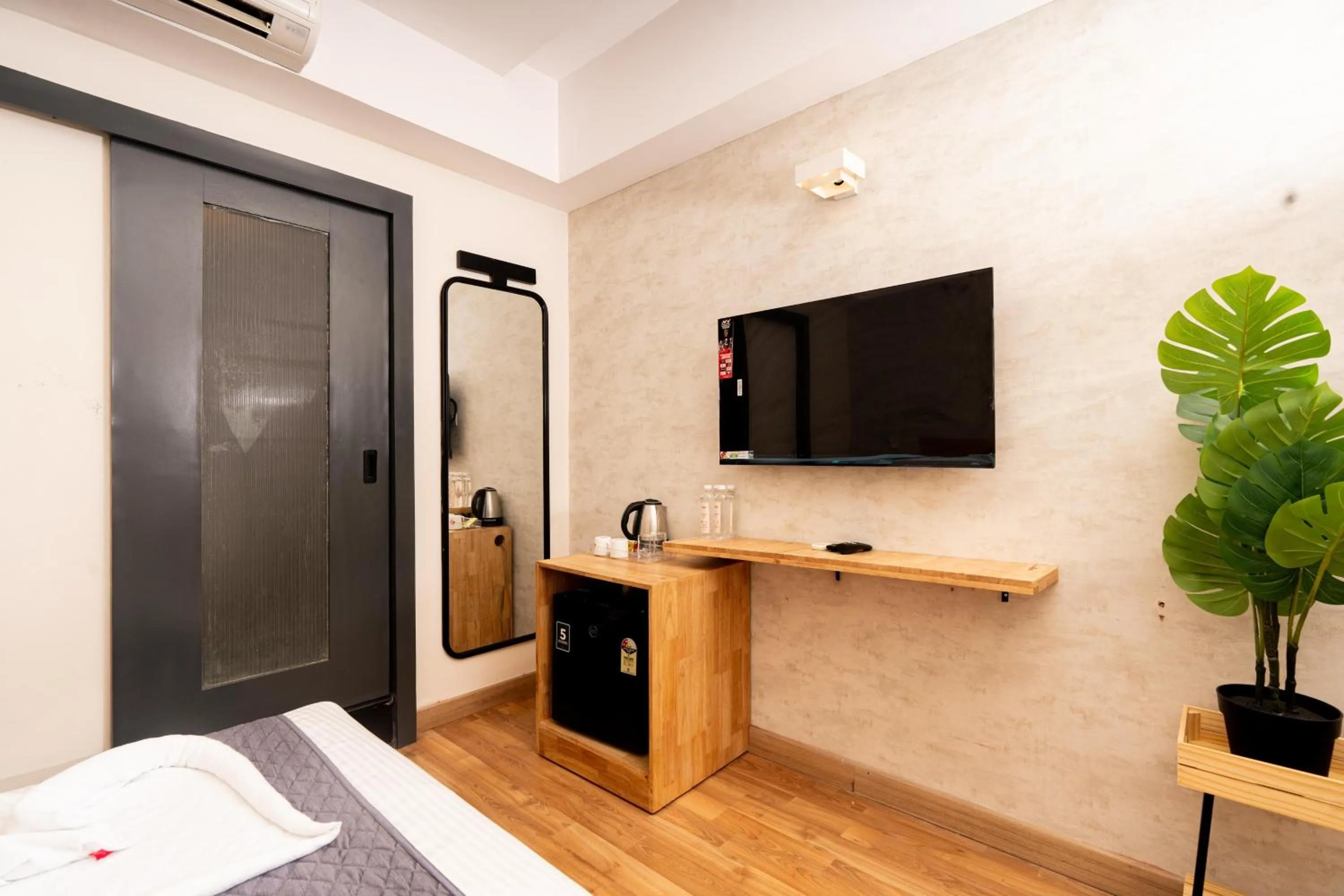 Bed in Casa Hotel, Jubilee Hills