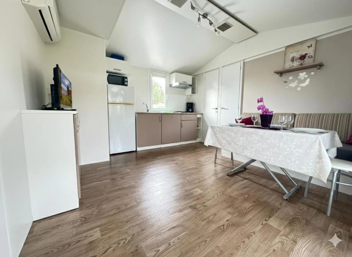 Dining area in Mobile Homes Relax Park Umag