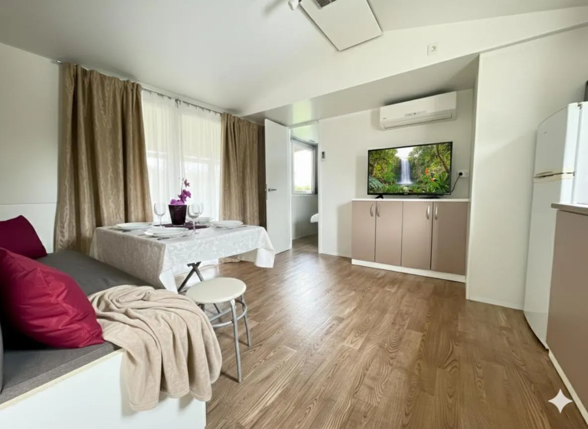 Kitchen or kitchenette, Bed in Mobile Homes Relax Park Umag