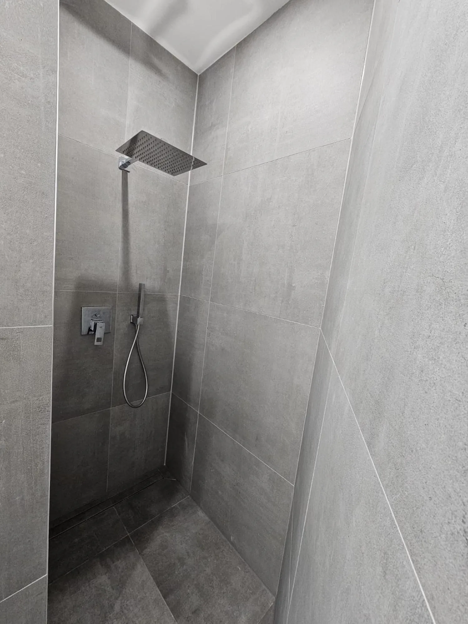 Shower in ApartHotel Slumber 24h Self Check in