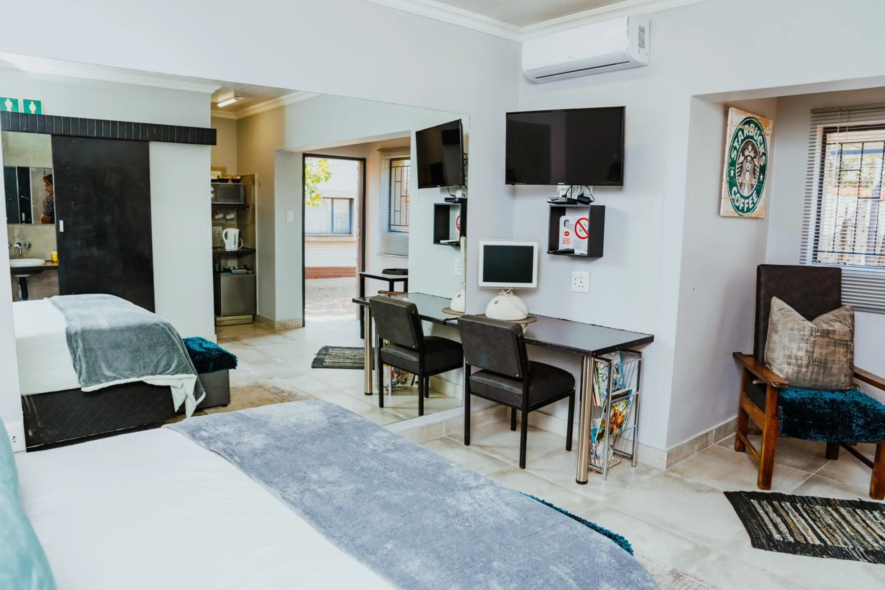 Decorative detail, Bed in Ons Dorpshuis Guesthouse