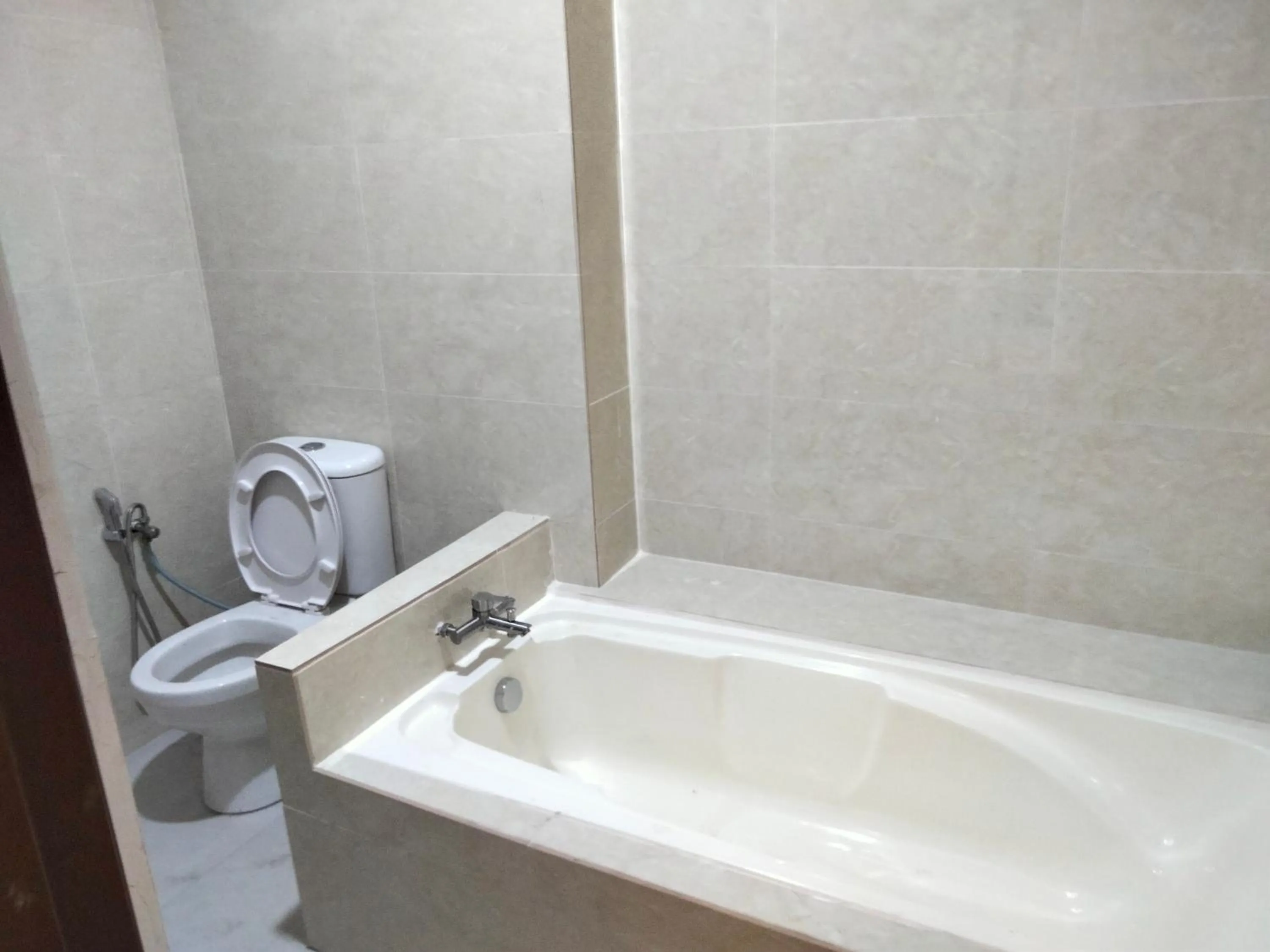 LE dEON HOTEL Former Pine Hotel