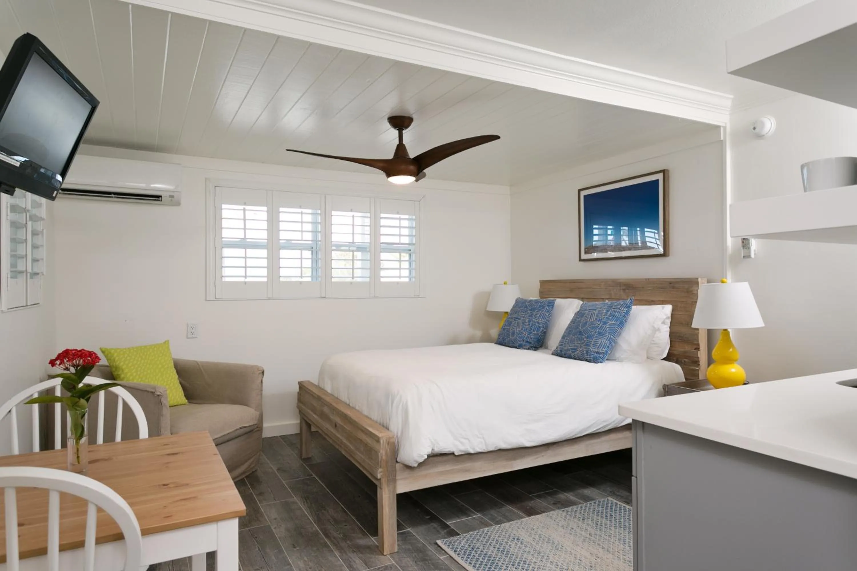 Bedroom, Bed in Inn on the Beach