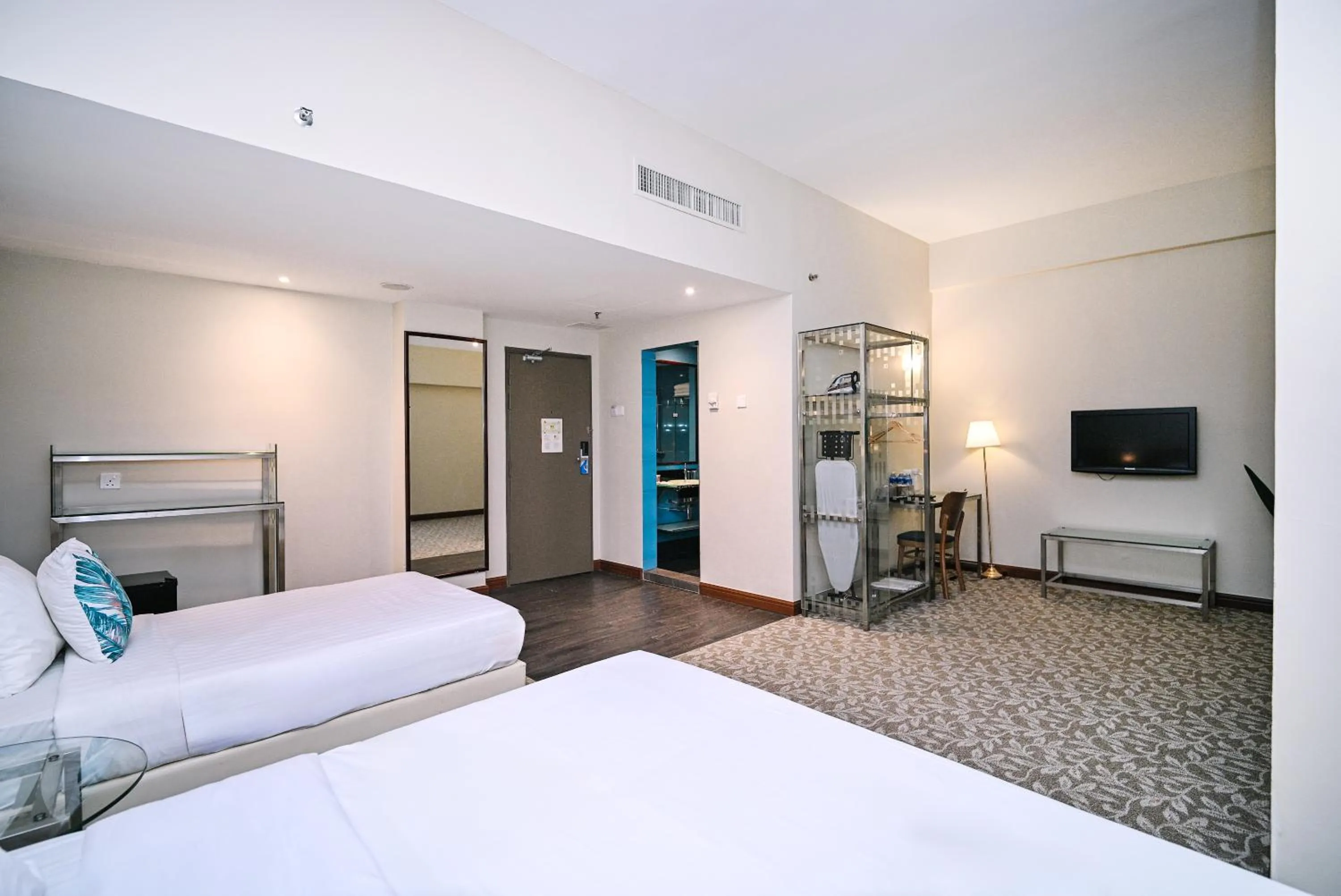 Photo of the whole room, Bed in Kingston Hotel 10 - Bukit Jalil