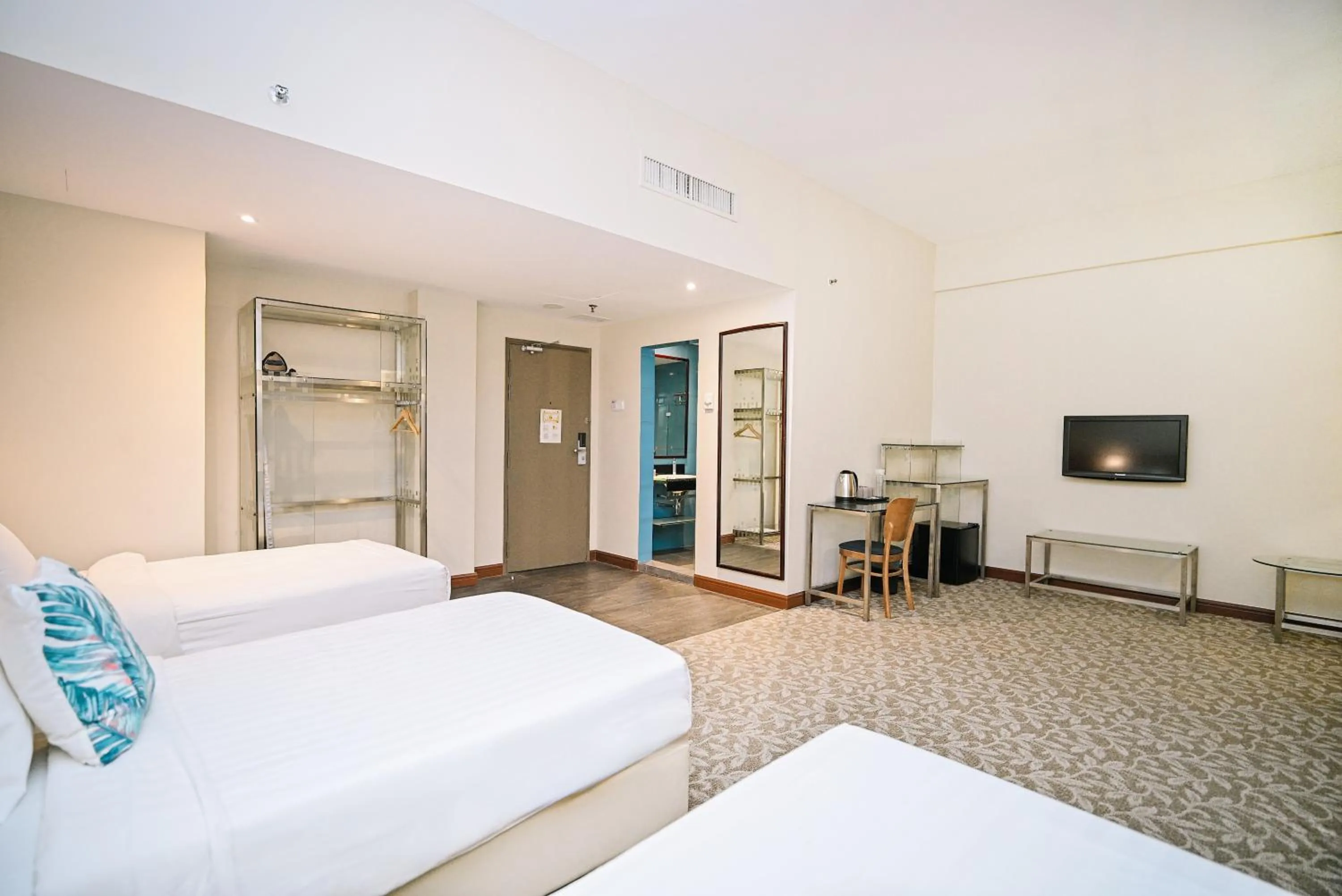 Photo of the whole room, Bed in Kingston Hotel 10 - Bukit Jalil