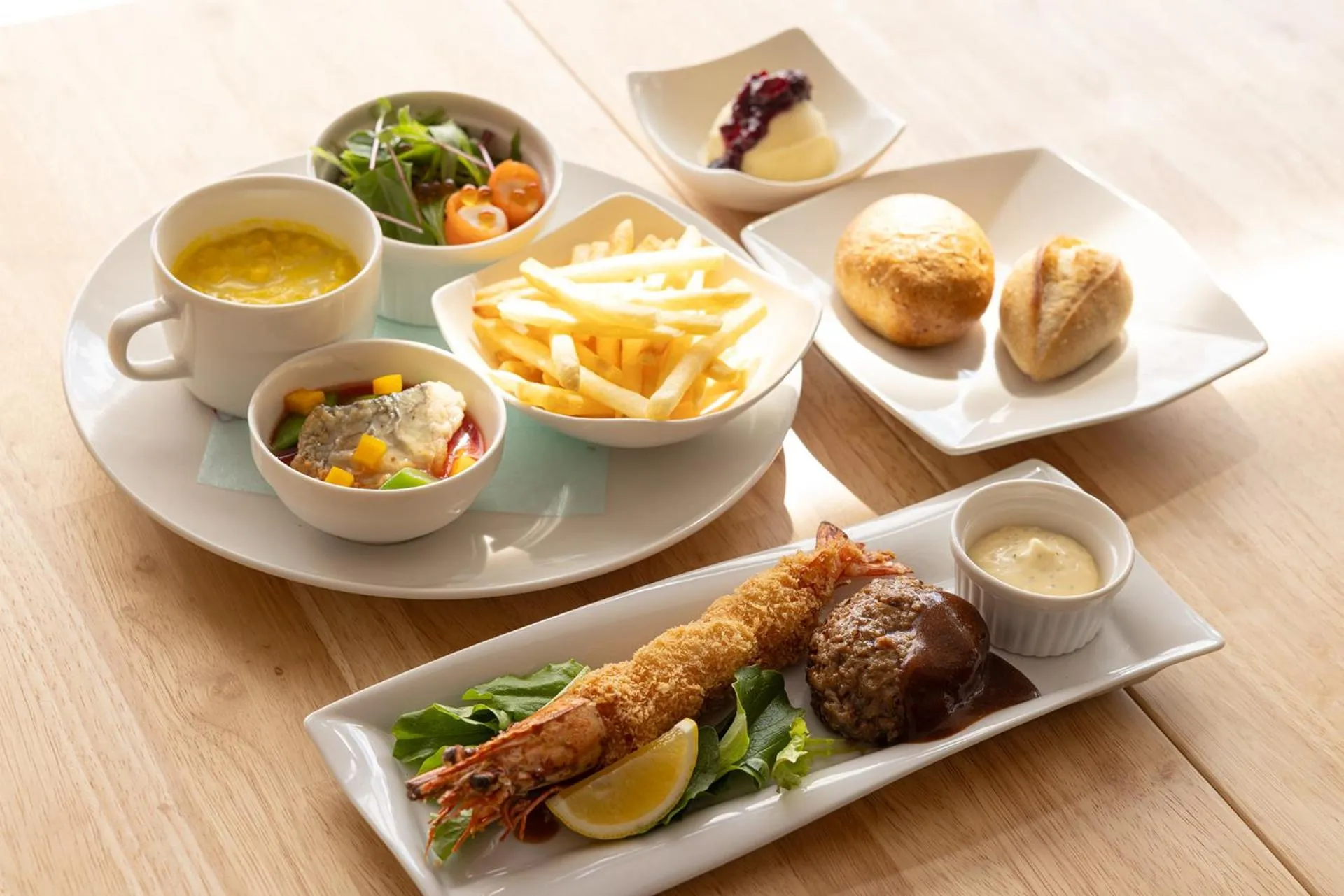 Food and drinks in Onomichi Club