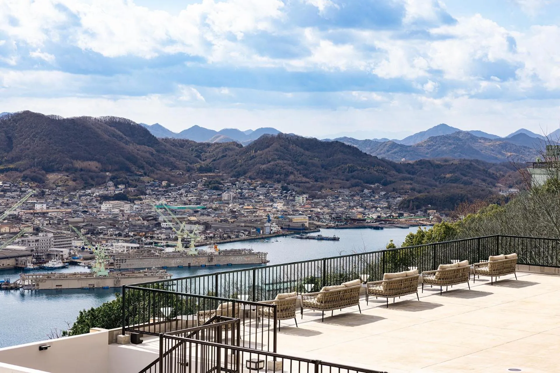 Property building in Onomichi Club