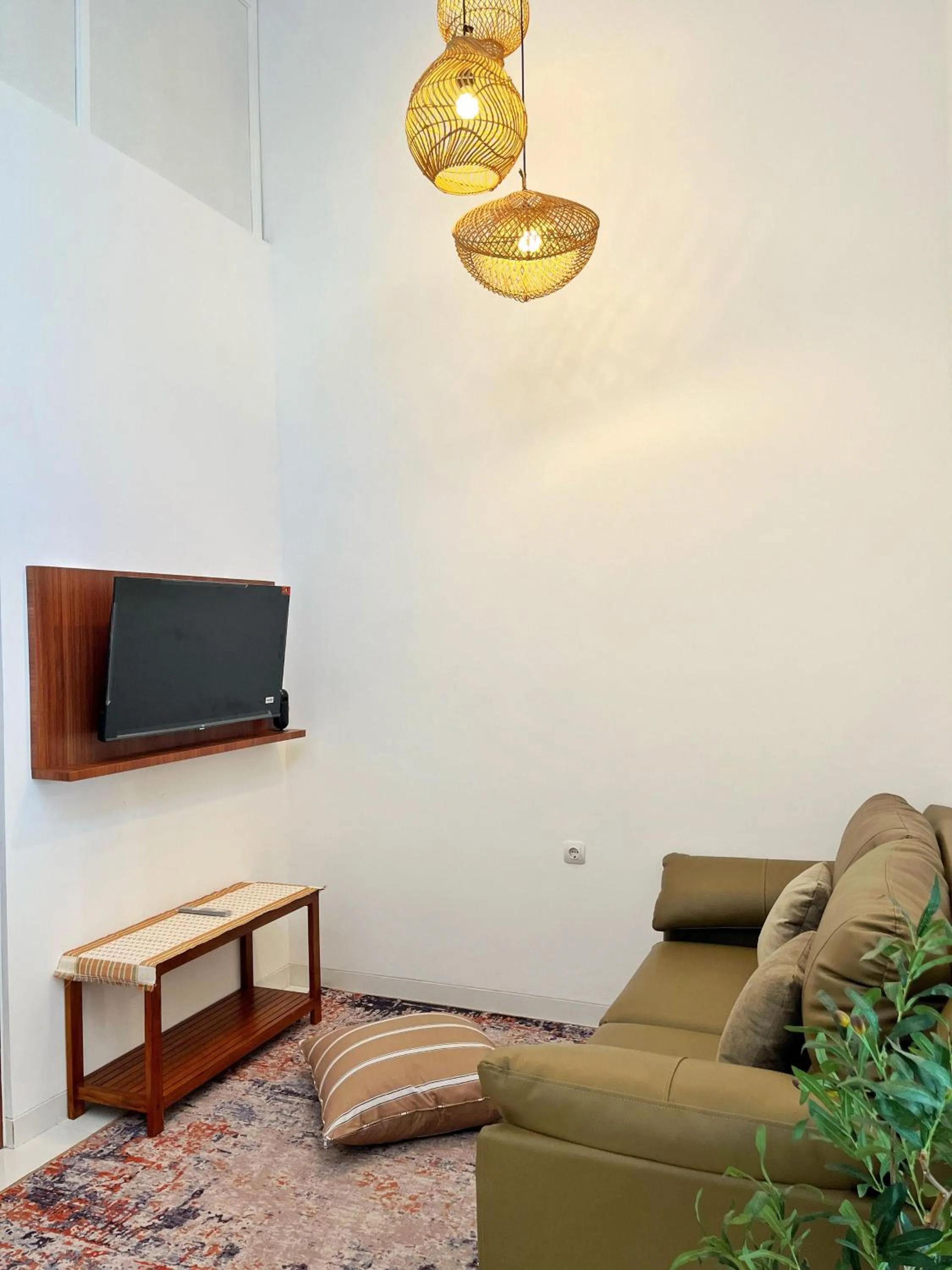 Communal lounge/ TV room in Sampai Living Tugu